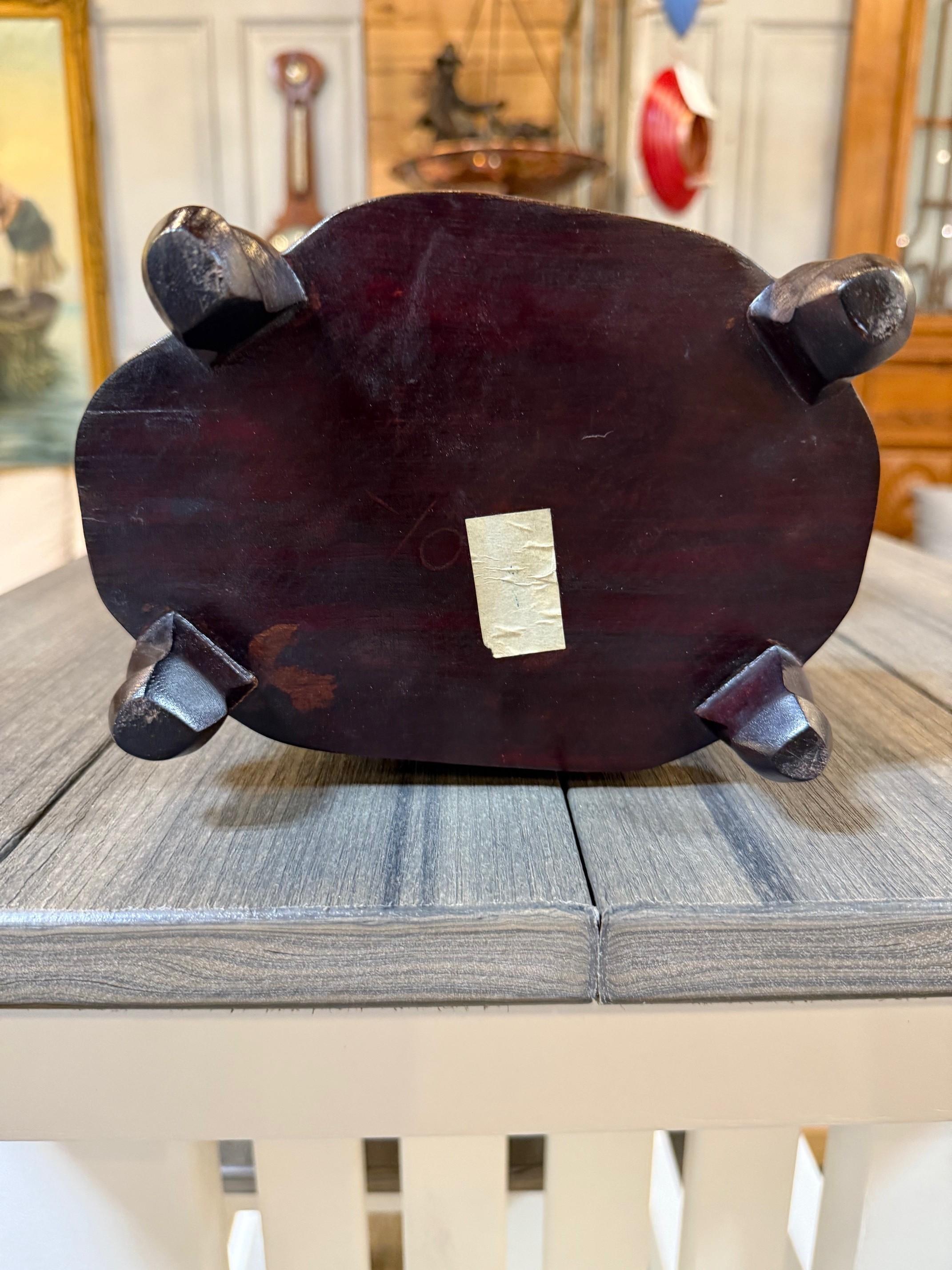 Early 20th Century Chinese Lingbi Scholar's Rock with a Carved Wooden Stand. en venta 11