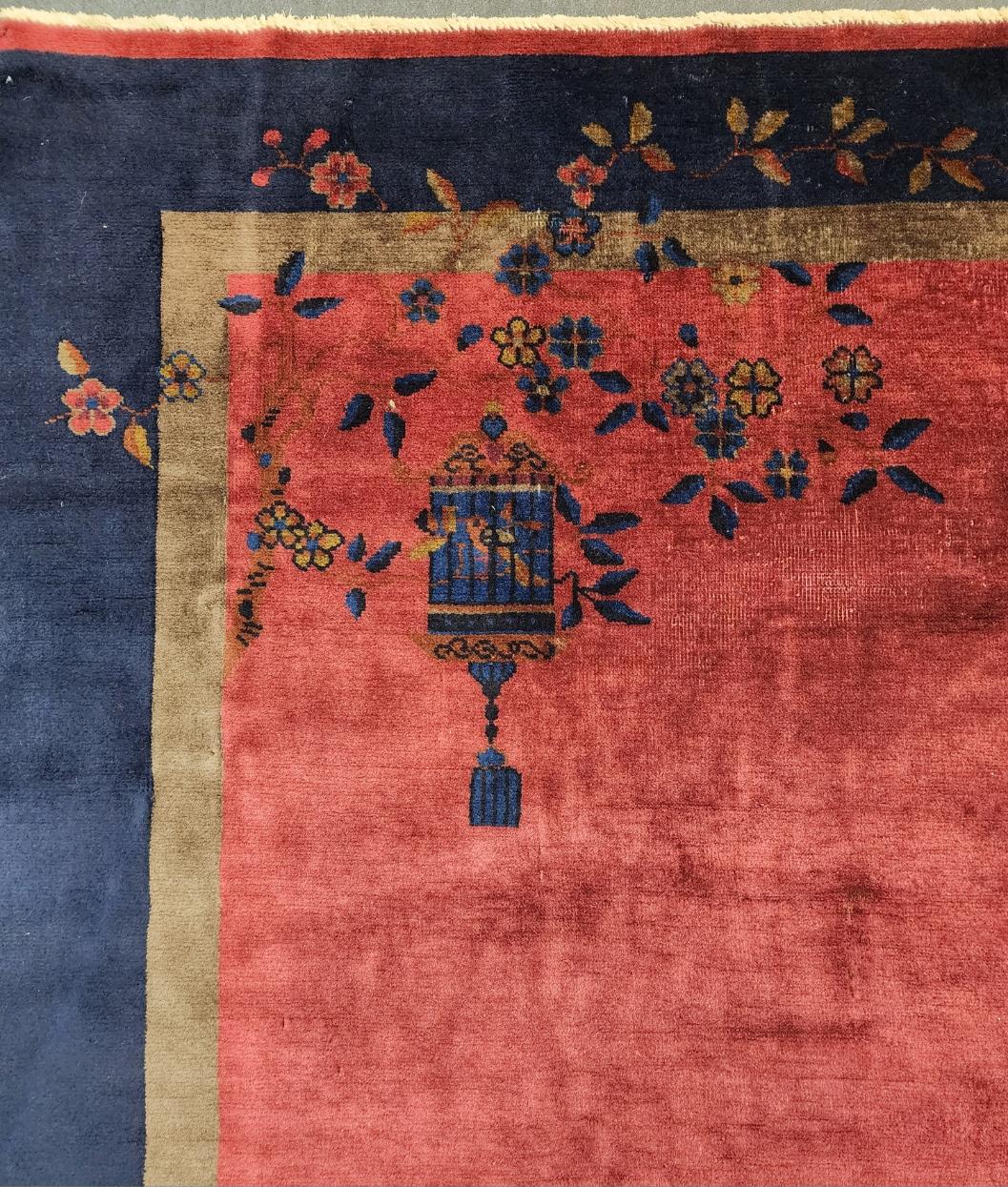 One of a kind !
Art deco Chinese Peking rug with a beautiful pink beige field surrounding a gorgeous floral medallion. Made in the early 1920s from high quality Chinese wool found along the ancient 