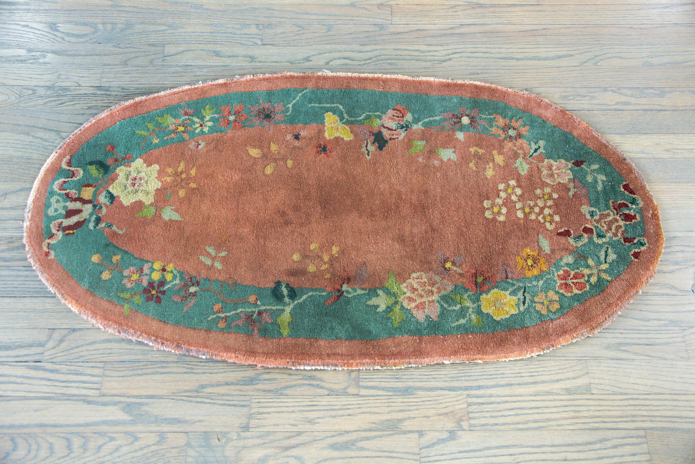 Early 20th Century Chinese Oval Art Deco Rug For Sale 8