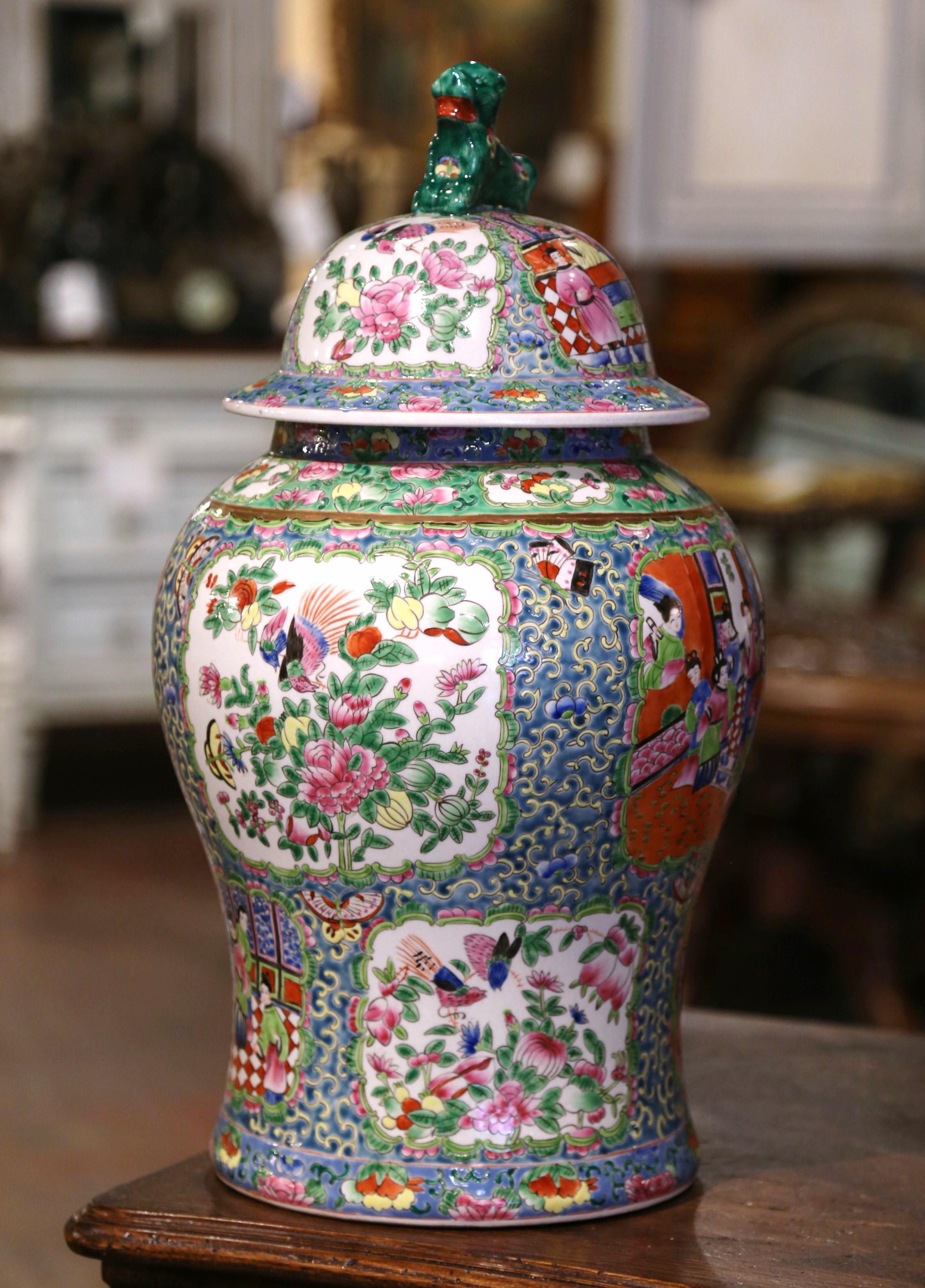 Early 20th Century Chinese Painted Famille Verte Porcelain Temple Jar with Lid For Sale 1