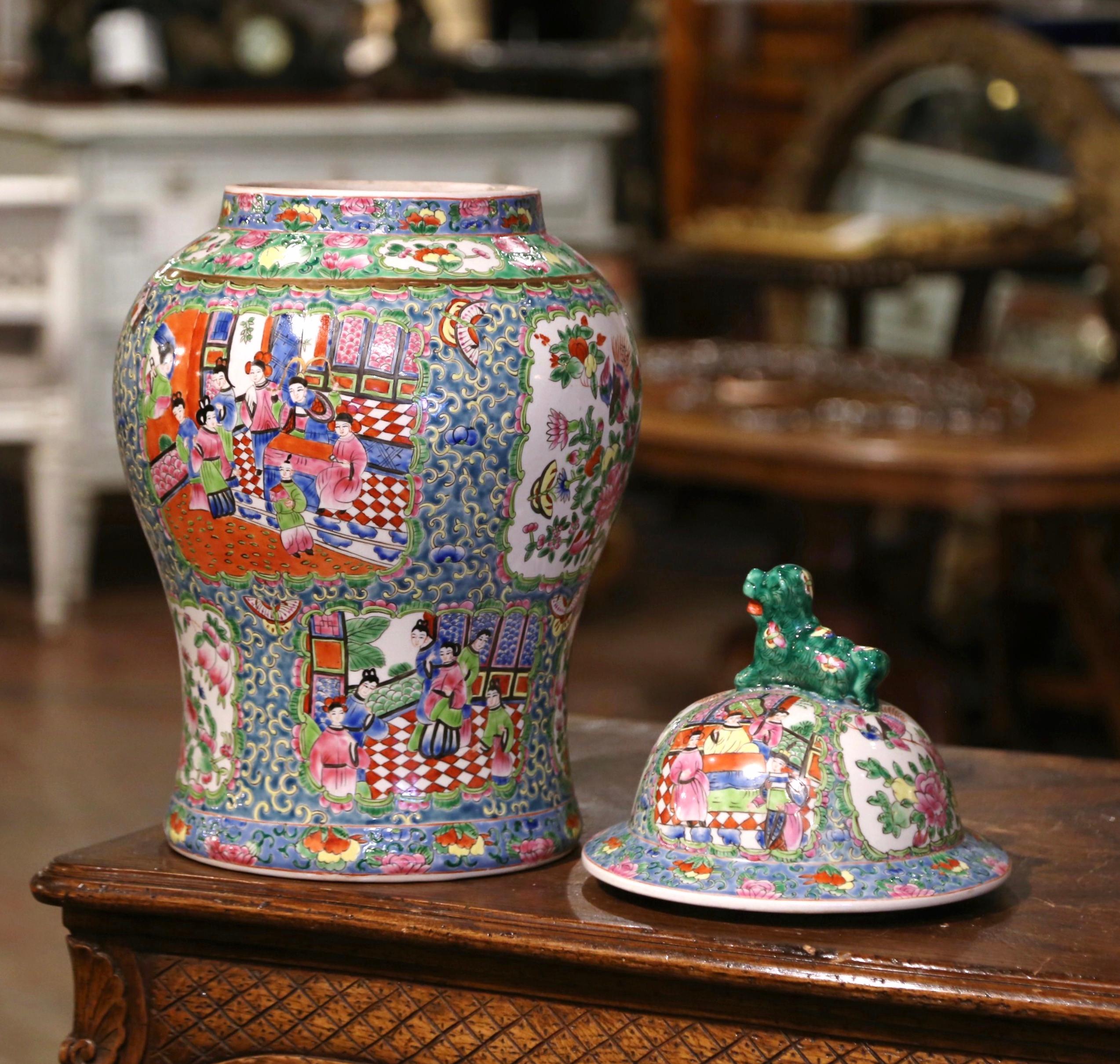 Early 20th Century Chinese Painted Famille Verte Porcelain Temple Jar with Lid For Sale 3