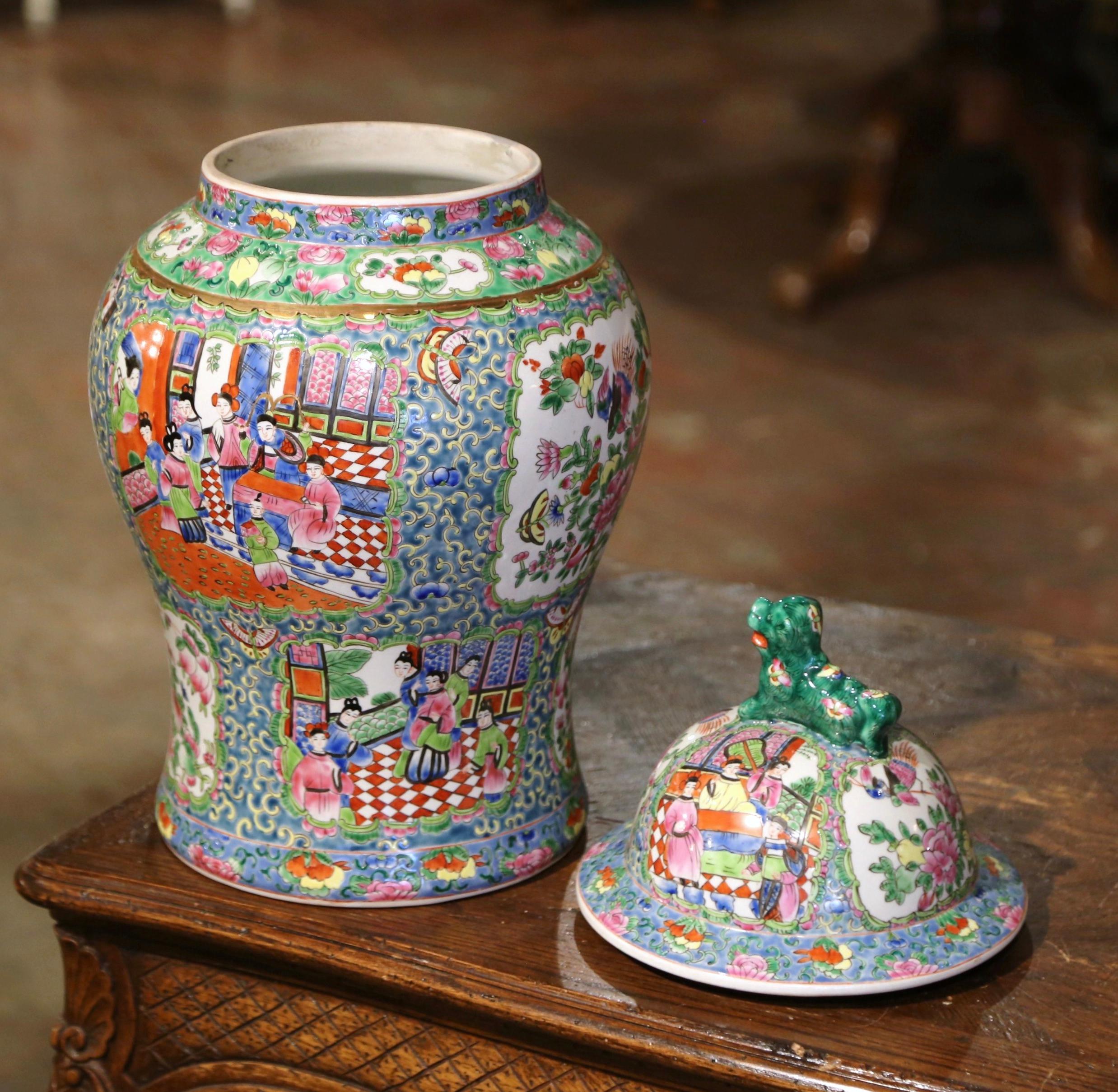 Porcelaine Pot de temple chinois peint Famille Verte avec couvercle du début du 20e siècle en vente