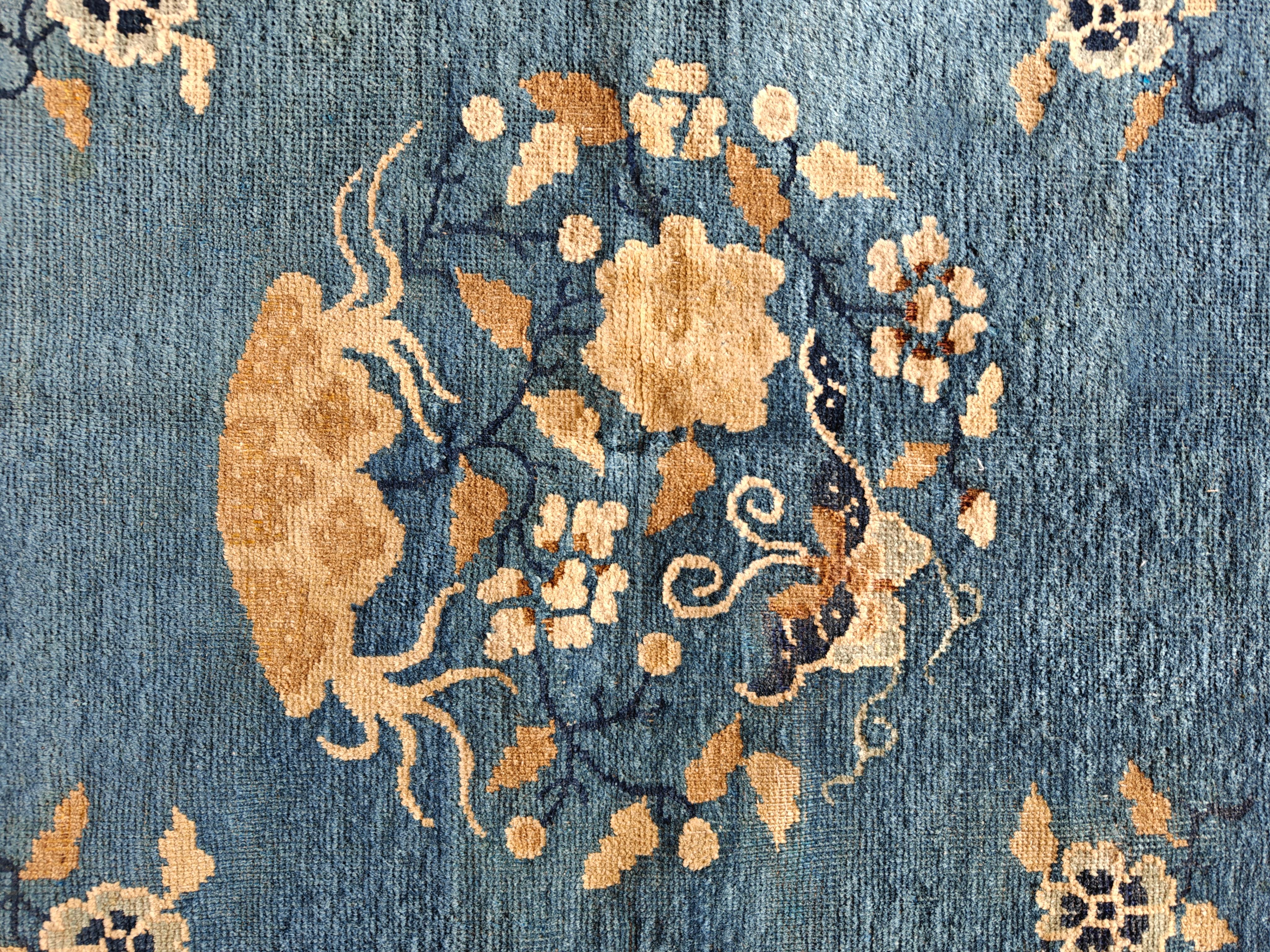 Alfombra china de Pekín de principios del siglo XX ( 4' x 5'10'' - 122 x 178 ) en venta 2