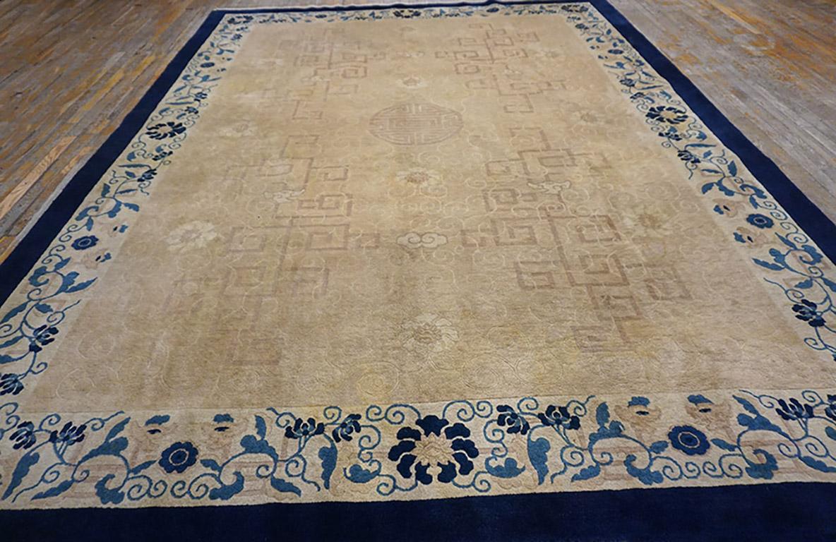 Chinesischer Peking-Teppich des frühen 20. Jahrhunderts im Zustand „Gut“ im Angebot in New York, NY