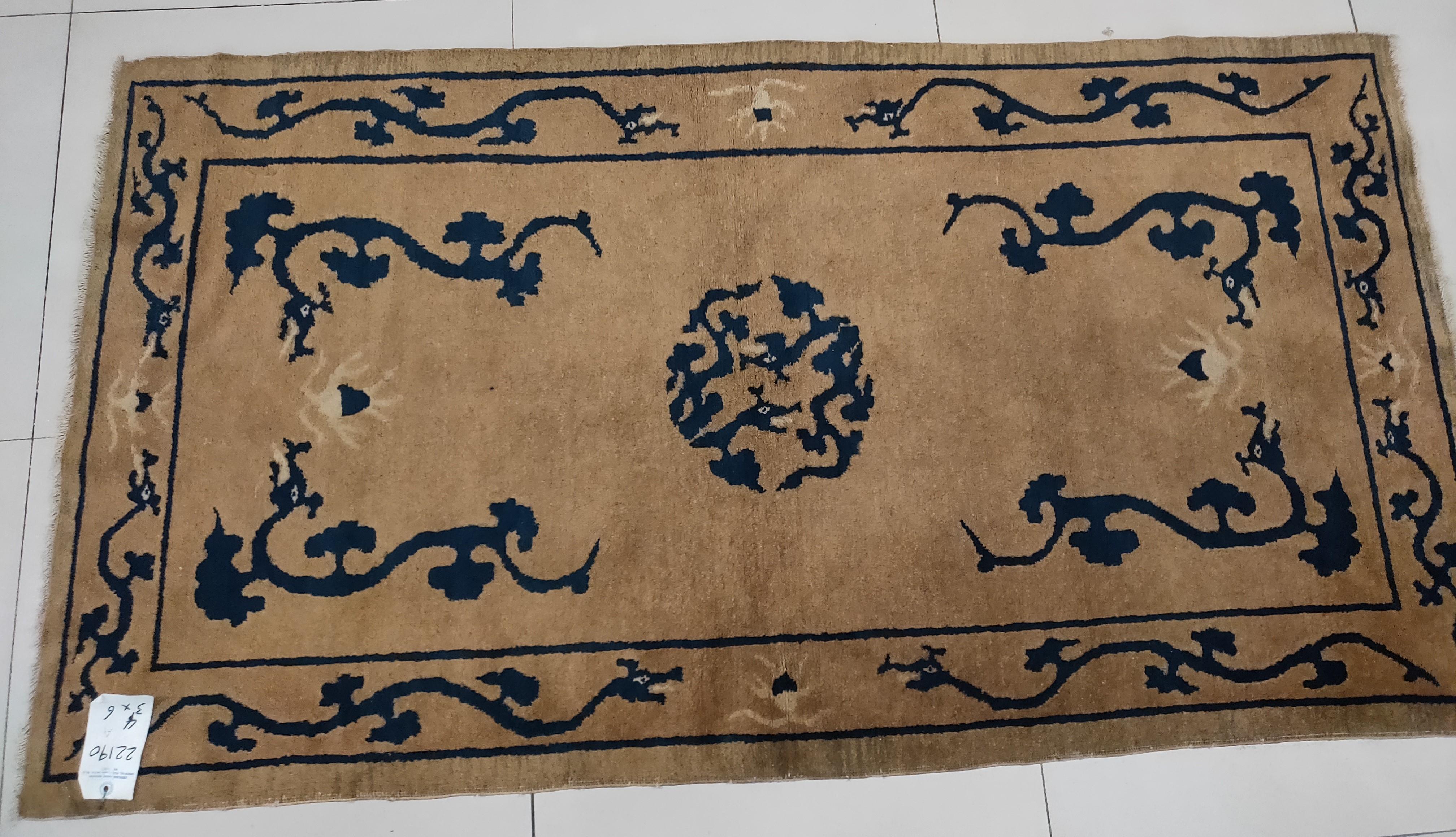 Early 20th Century Chinese Peking Dragon Carpet ( 3'4'' x 6' - 102 x 183 ) In Good Condition For Sale In New York, NY