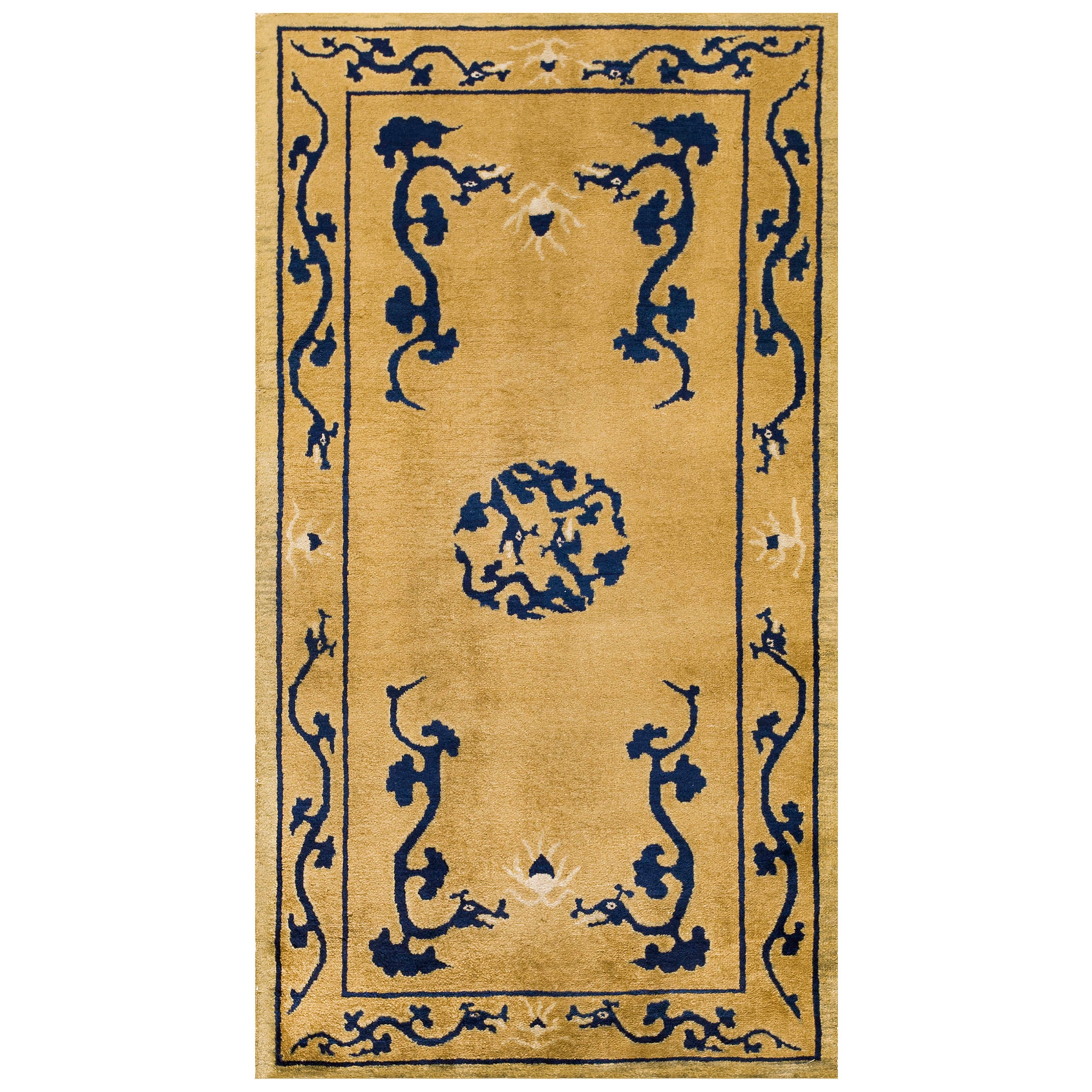 Tapis chinois du début du 20e siècle avec dragon de Pékin ( 3'4'' x 6' - 102 x 183 )