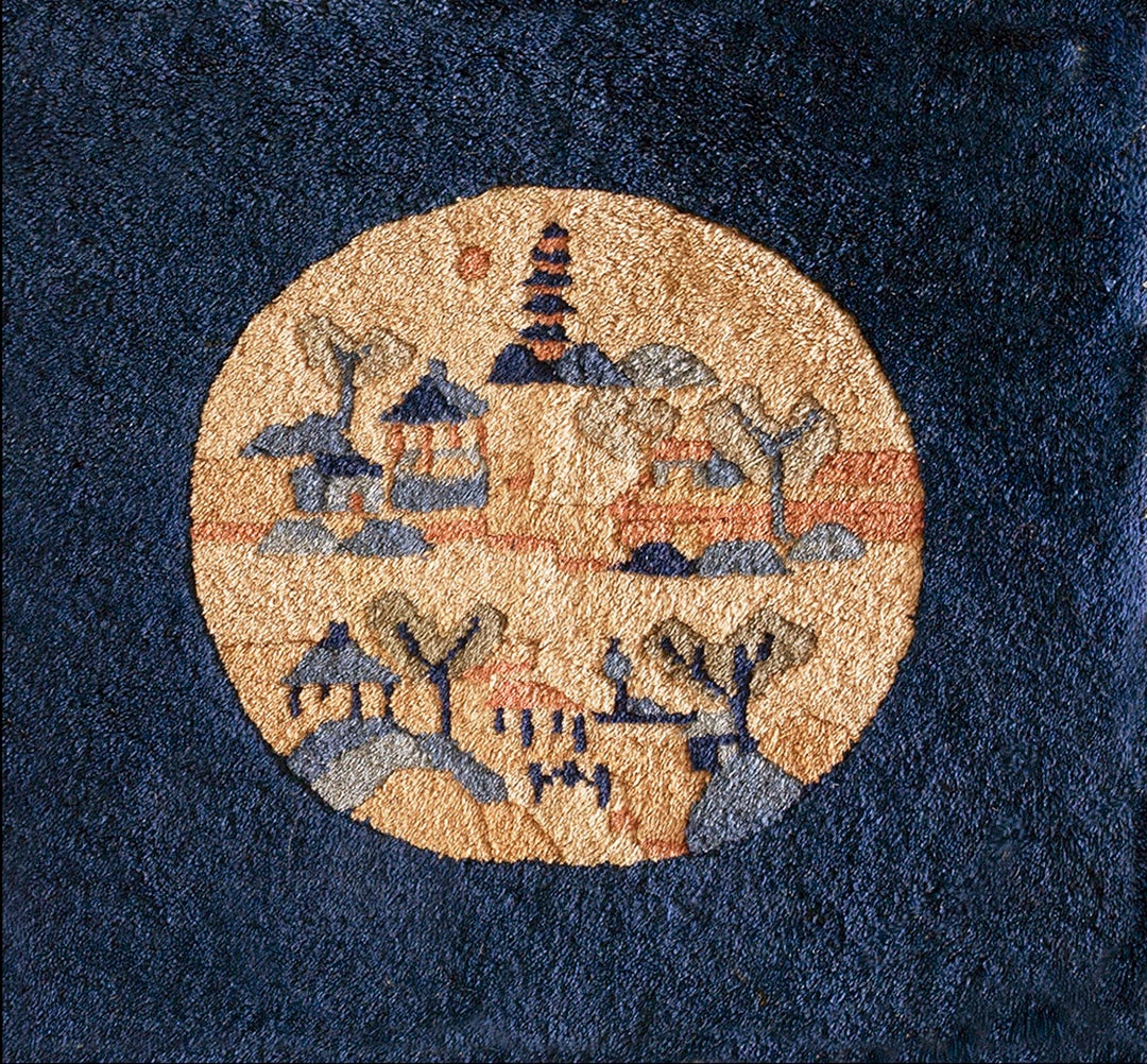 Early 20th Century Chinese Peking Rug ( 1'6" x 1'6" - 45 x 45 ) For Sale