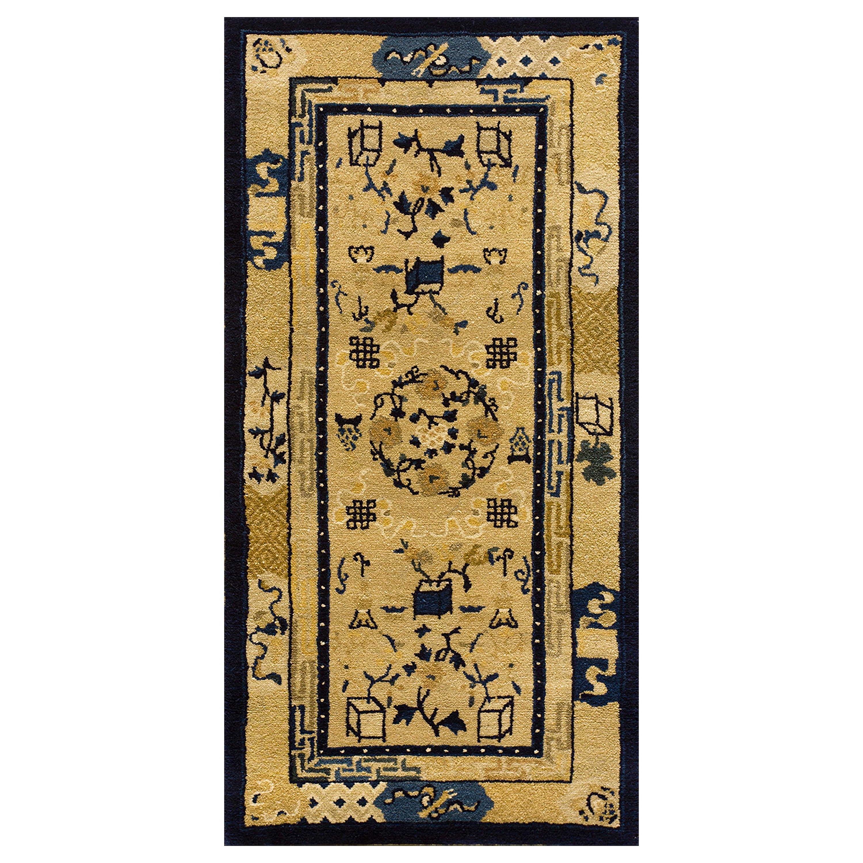 Tapis chinois de Pékin du début du 20ème siècle ( 2'')  x 3'11" - 61 x 119 )