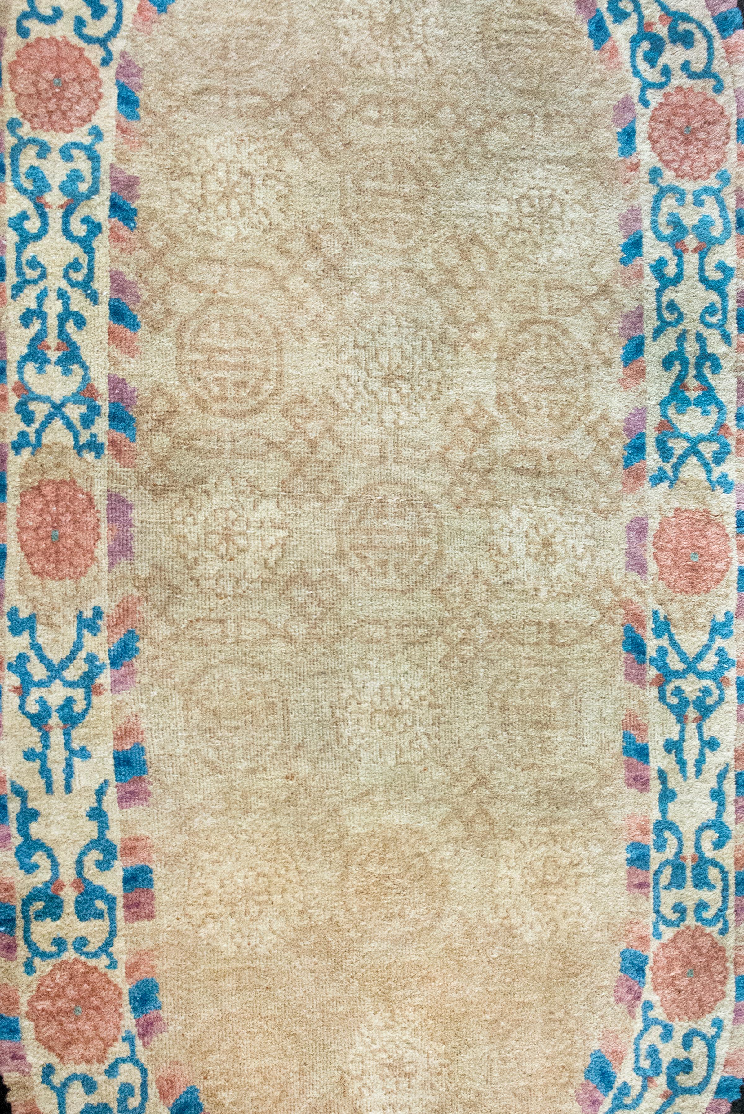 Early 20th Century Chinese Peking Rug For Sale 1