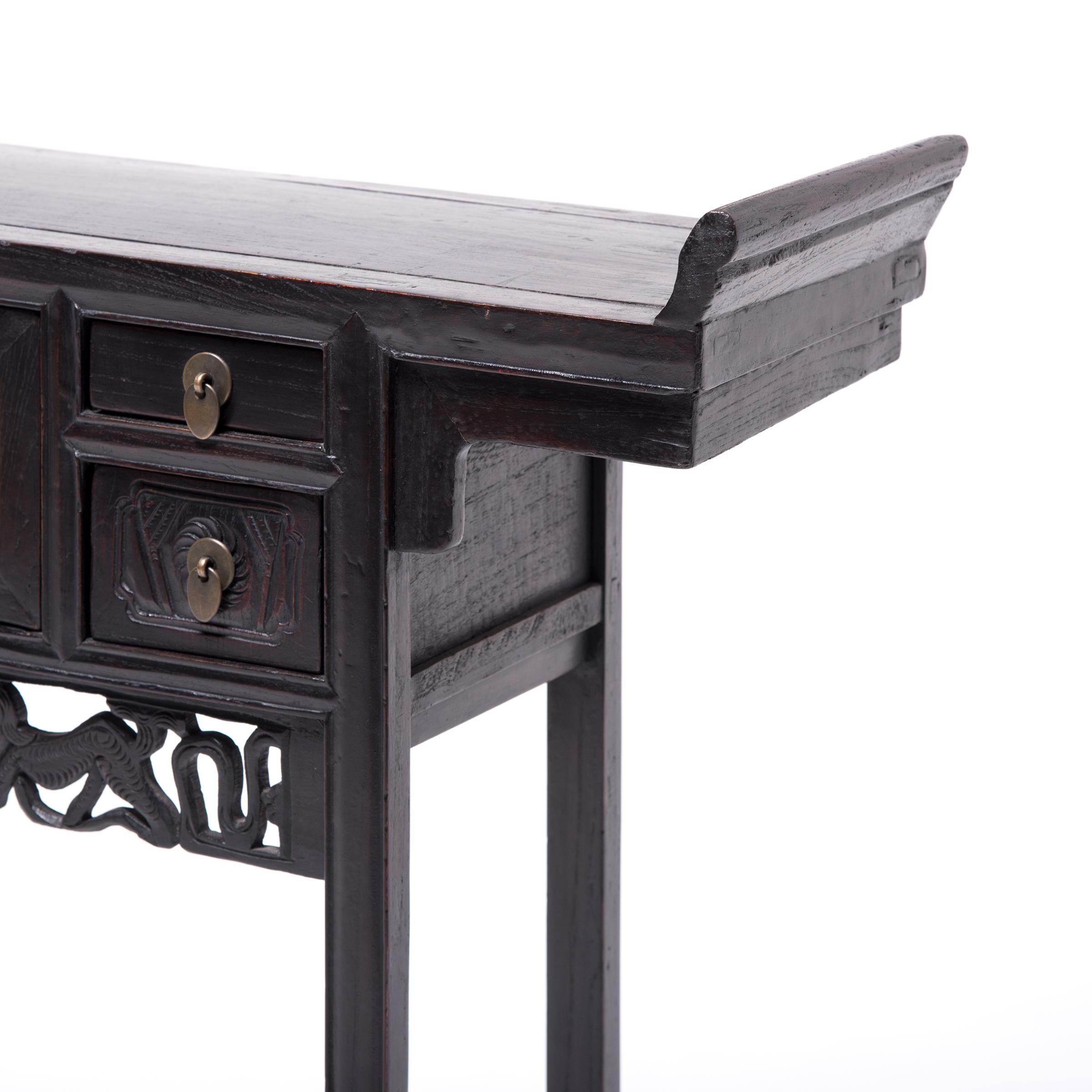 Early 20th Century Chinese Petite Altar Console Table 3