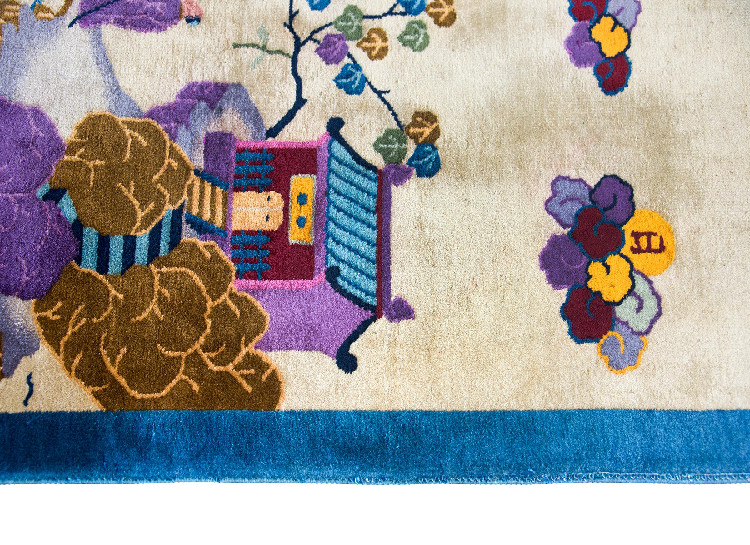 Early 20th Century Chinese Pictorial Art Deco Rug In Good Condition For Sale In Chicago, IL