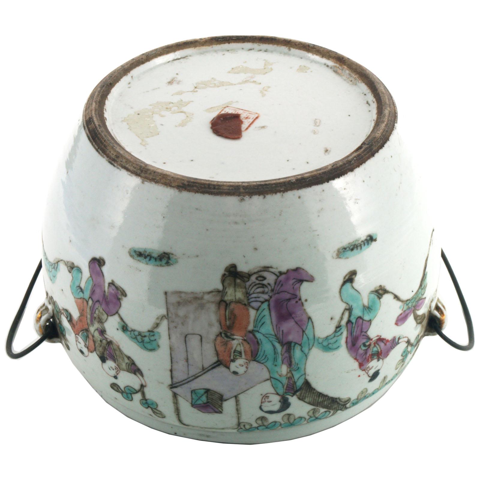 Beautiful big bucket vase with two steel handles, Famille verte. Excellent decorated with women and young boys in a walled garden and princess on horseback.
Elegant precious Chinese ceramic porcelain vase hand decorated with warranty seal, in good