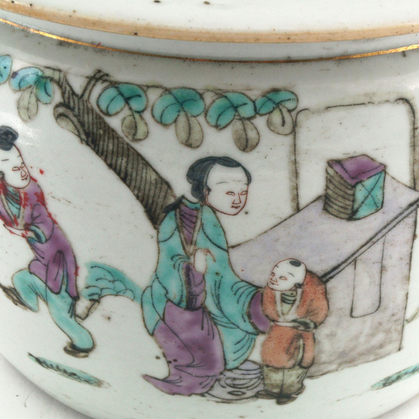 Early 20th Century Chinese Porcelain Bucket Vase, Famille Verte For Sale 1