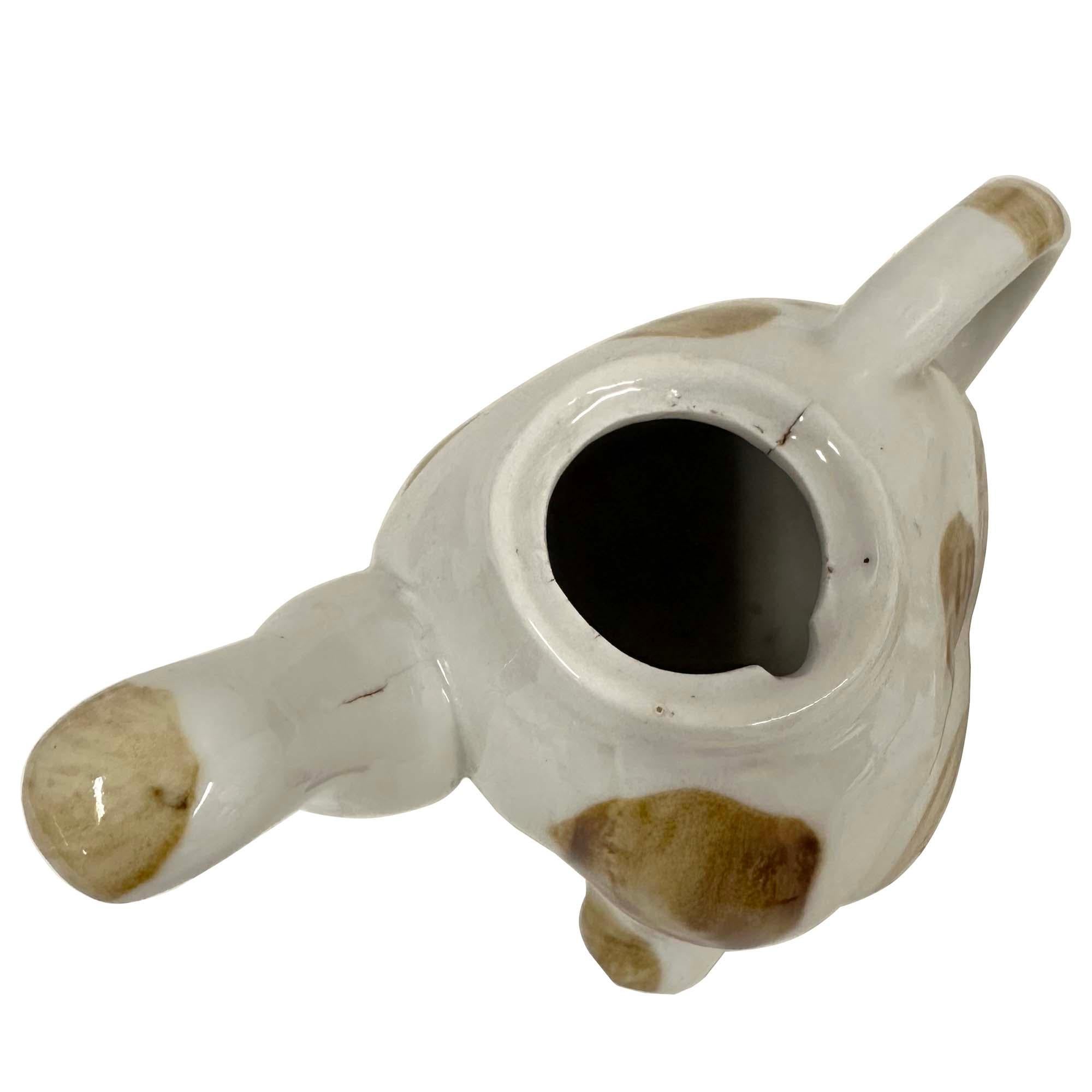 Early 20th Century Chinese Porcelain Cat Teapot with Marks on the bottom en vente 1