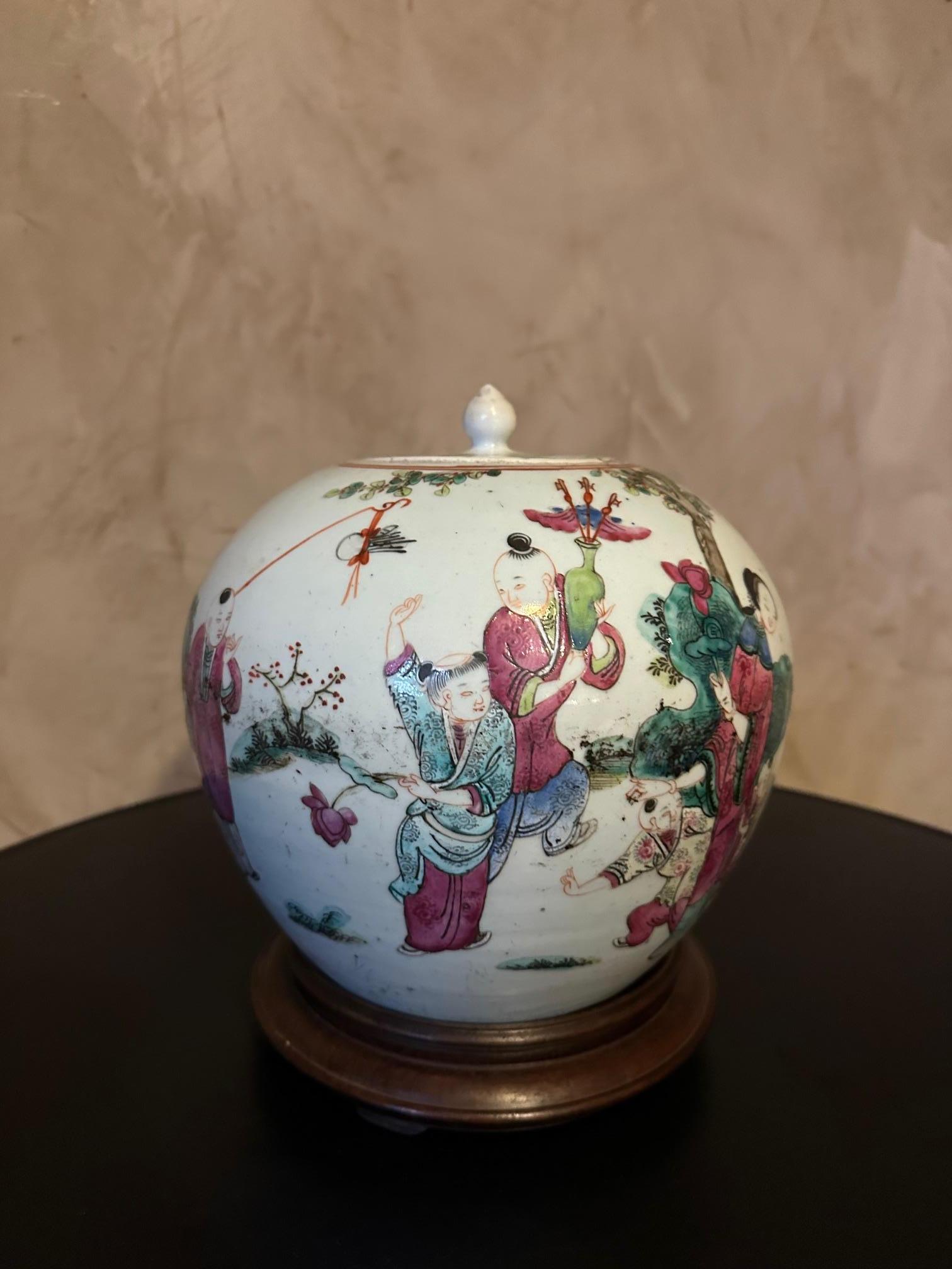 Early 20th century Chinese Porcelain Ginger Jar, 1900s In Good Condition In LEGNY, FR