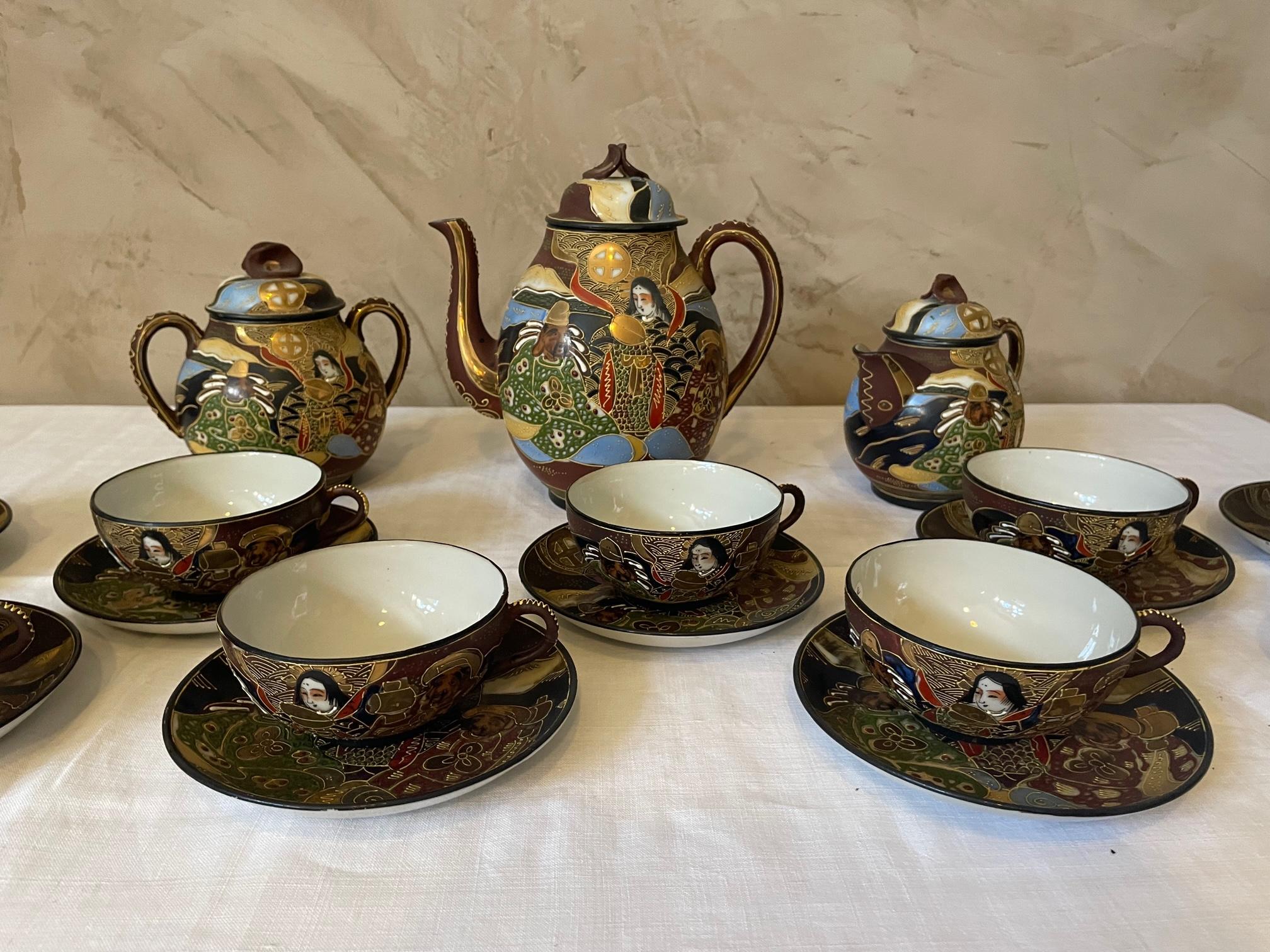 Early 20th Century Chinese Porcelain Tea Set, 1920s In Good Condition For Sale In LEGNY, FR