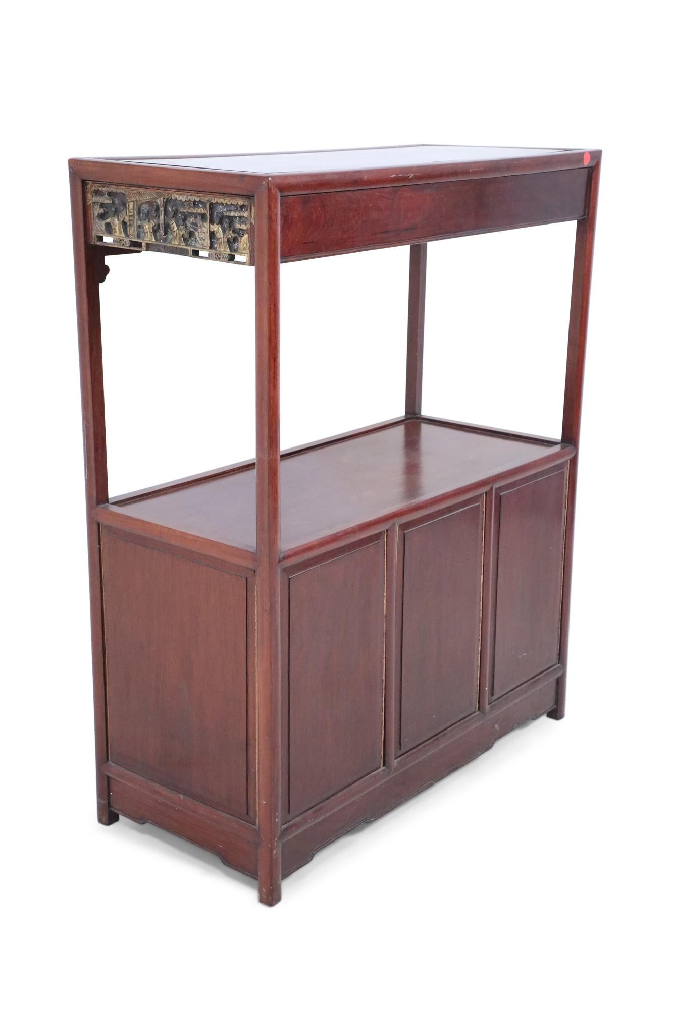 Early 20th Century Chinese Red Carved Wooden Display Cabinet In Good Condition For Sale In New York, NY