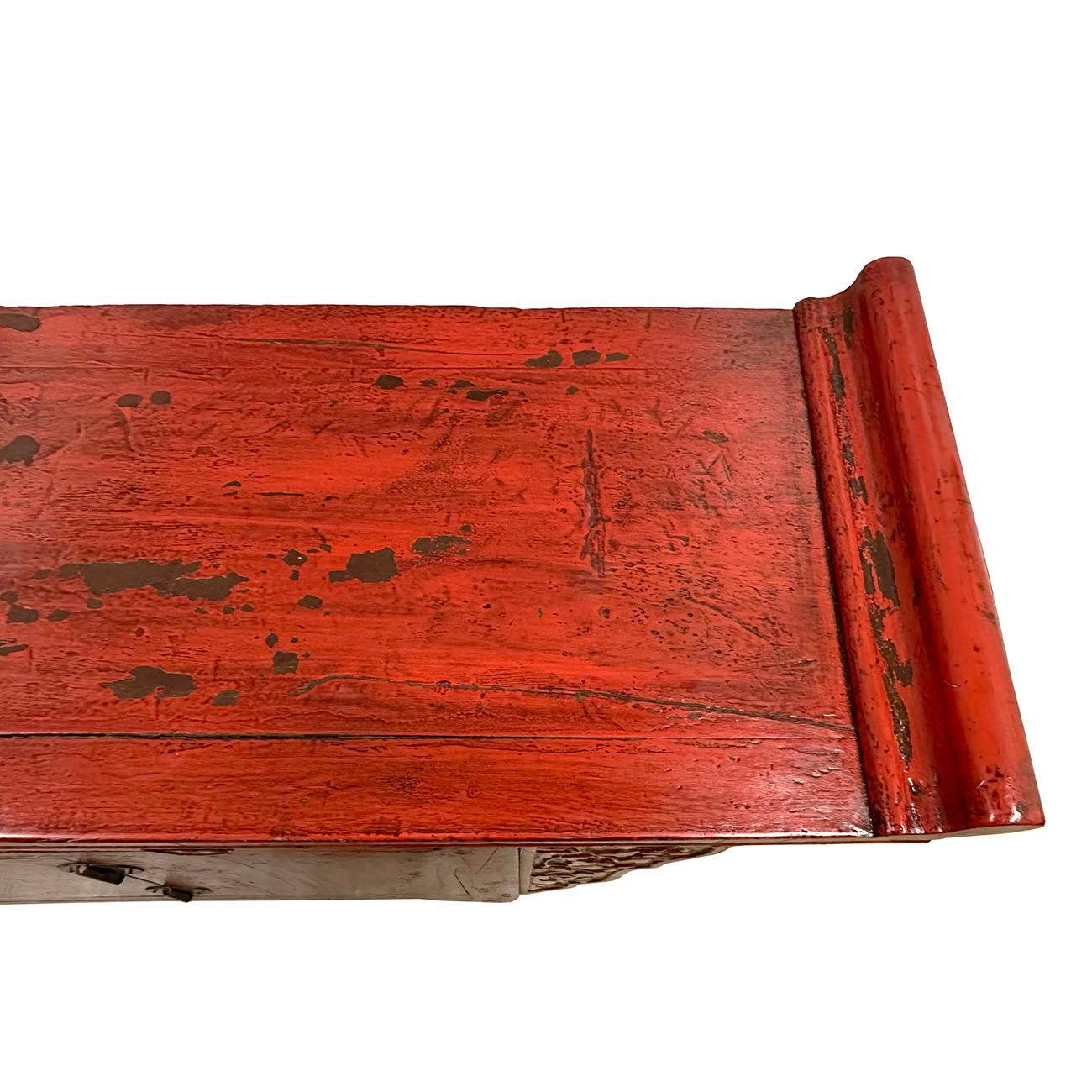 Early 20th Century Chinese Red Lacquered Altar Cabinet, Buffet Table, Sideboard For Sale 5