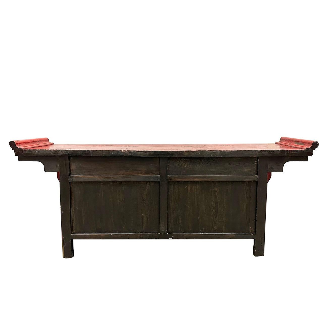 Cabinet d'autel, table-buffet ou buffet chinois laqué rouge du début du 20e siècle en vente 2