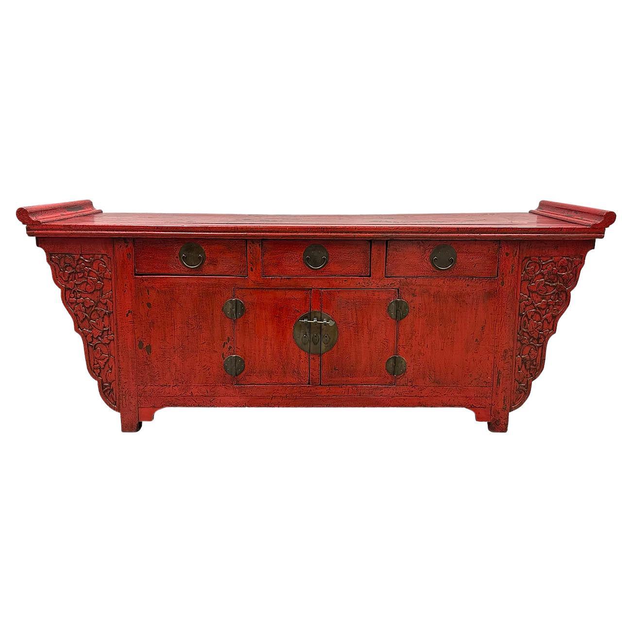 Mobile d'altare laccato rosso cinese dei primi del Novecento, tavolo da buffet, credenza in vendita