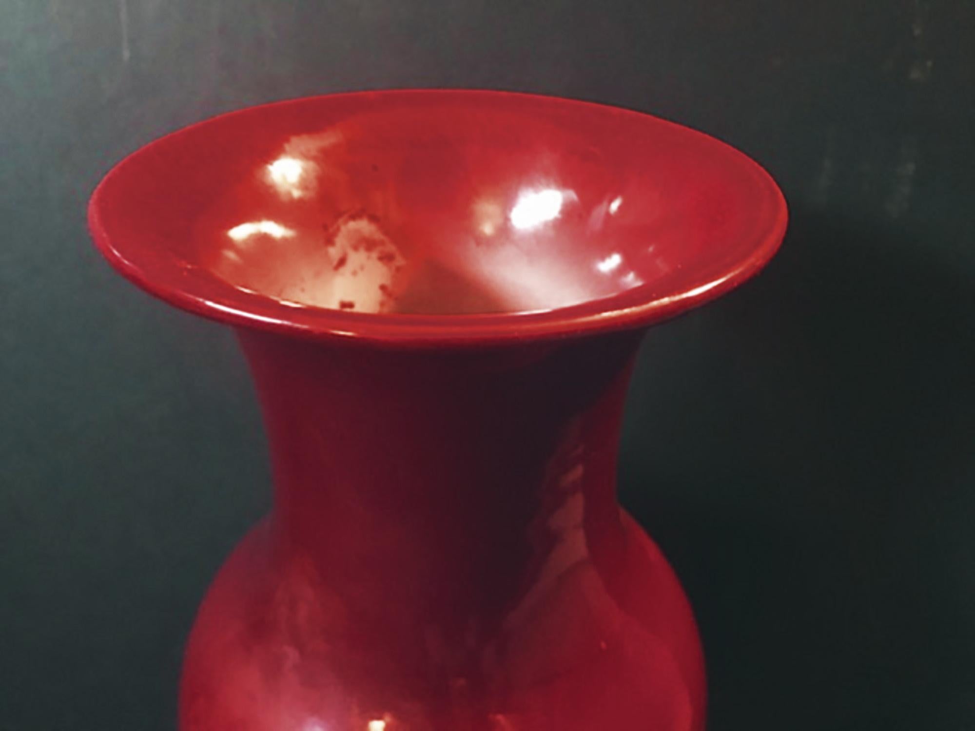 Early 20th Century Chinese Red Porcelain Sang de Boeuf Oxblood Vase In Good Condition In Vero Beach, FL