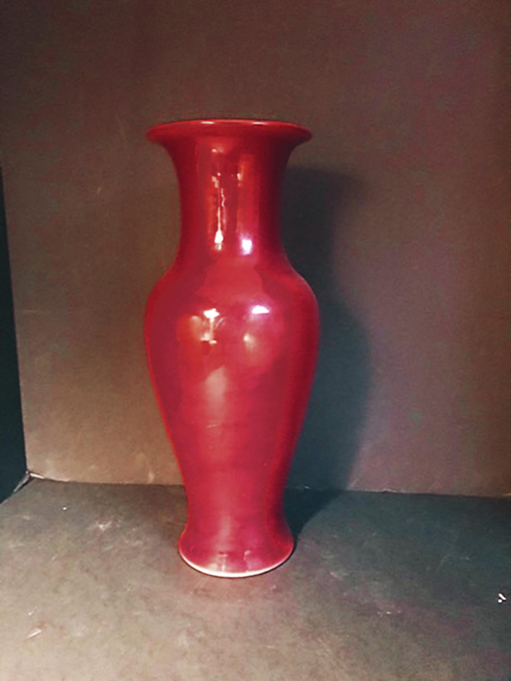 Early 20th Century Chinese Red Porcelain Sang de Boeuf Oxblood Vase 2