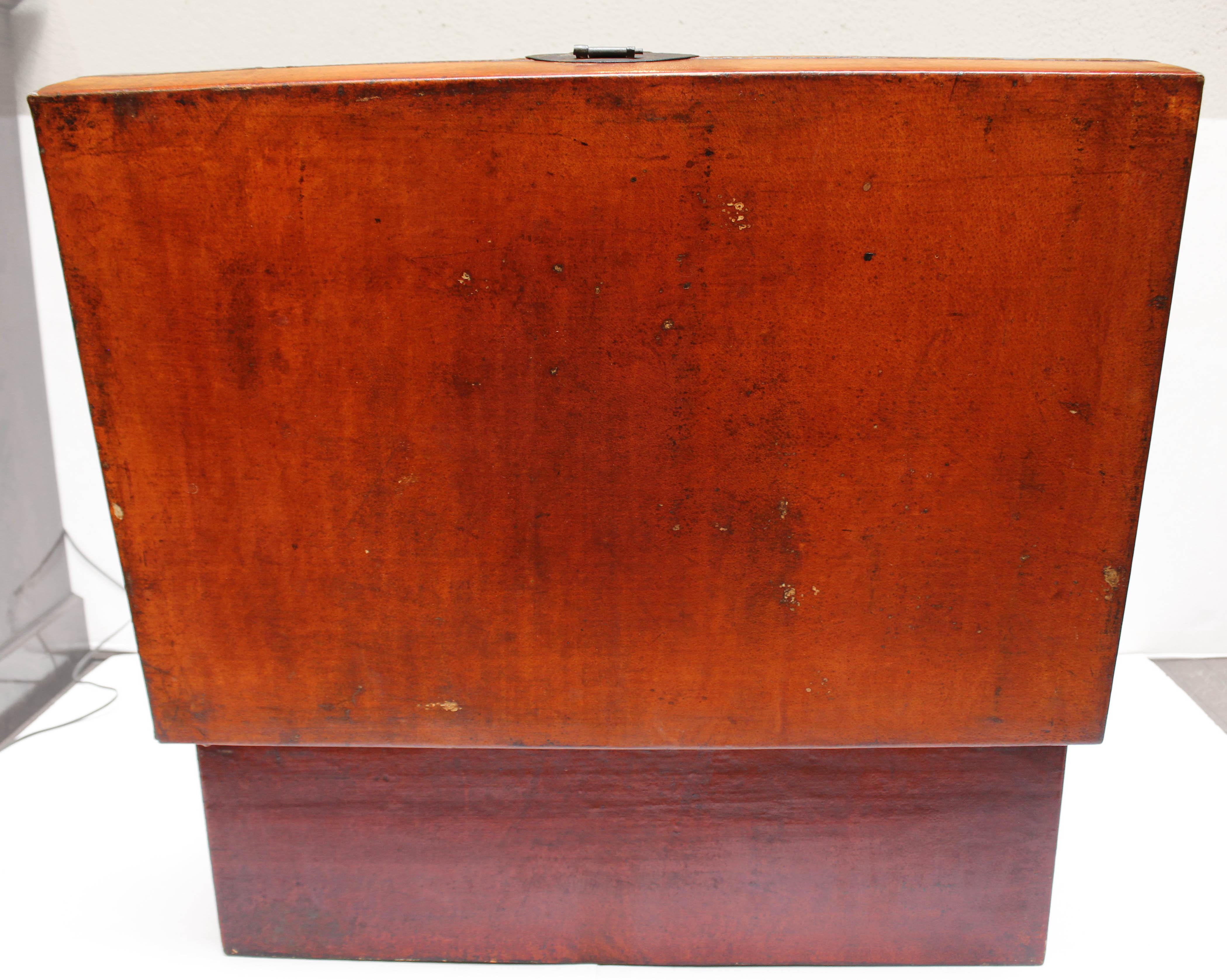 Early 20th Century Chinese Red Trunk with Iron Mounts For Sale 2