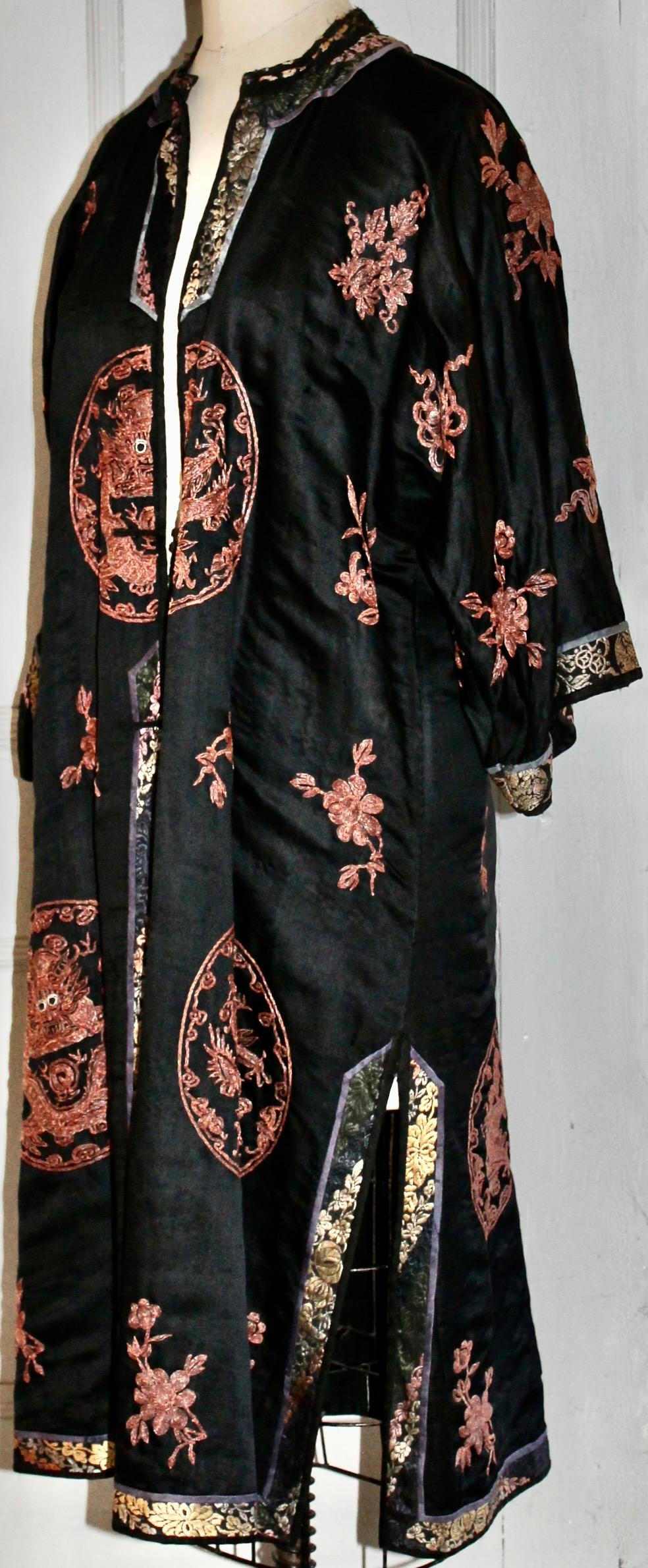 Early 20th Century Chinese Robe with Metallic Dragon Embroidery For Sale 1