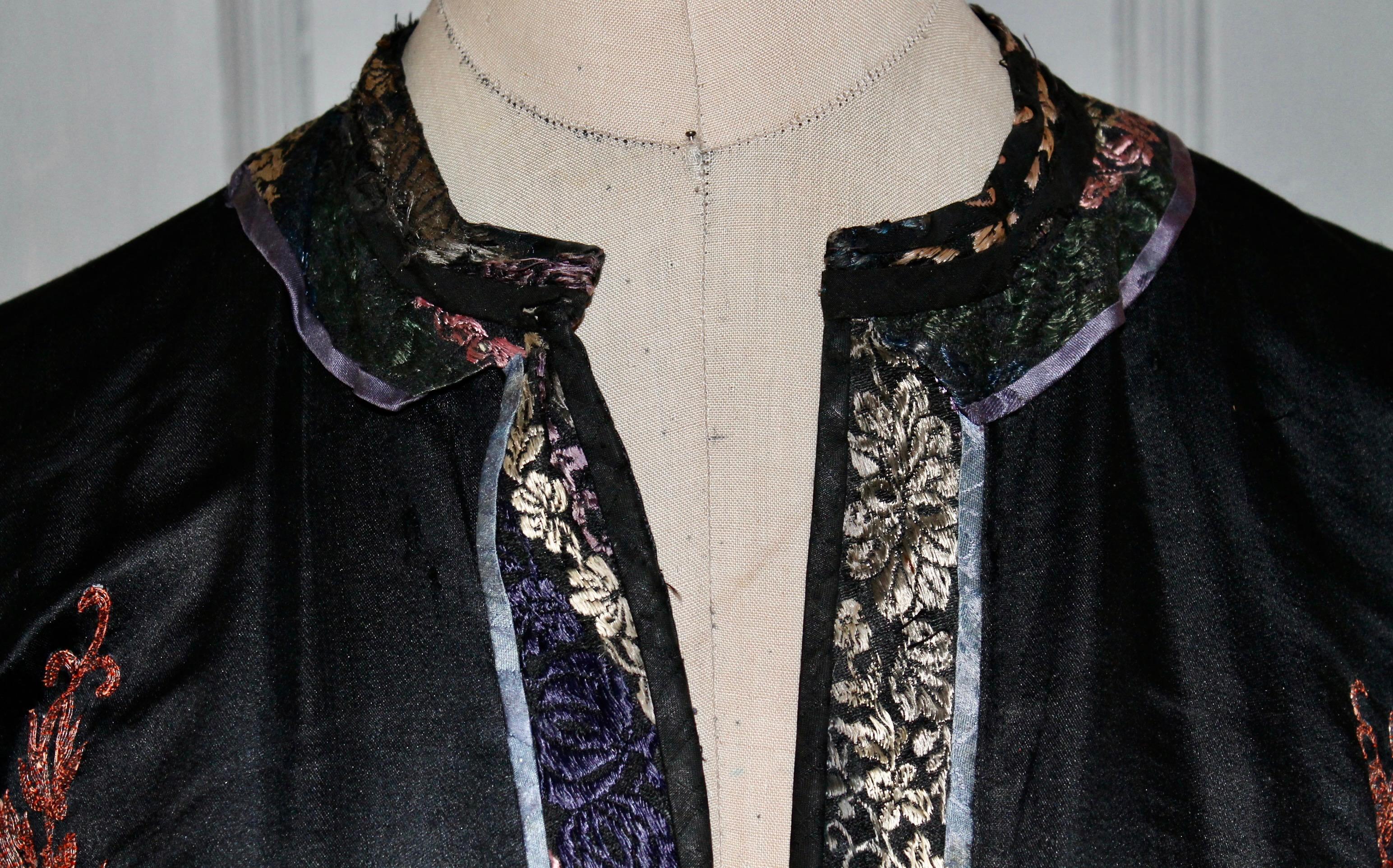Early 20th Century Chinese Robe with Metallic Dragon Embroidery For Sale 3