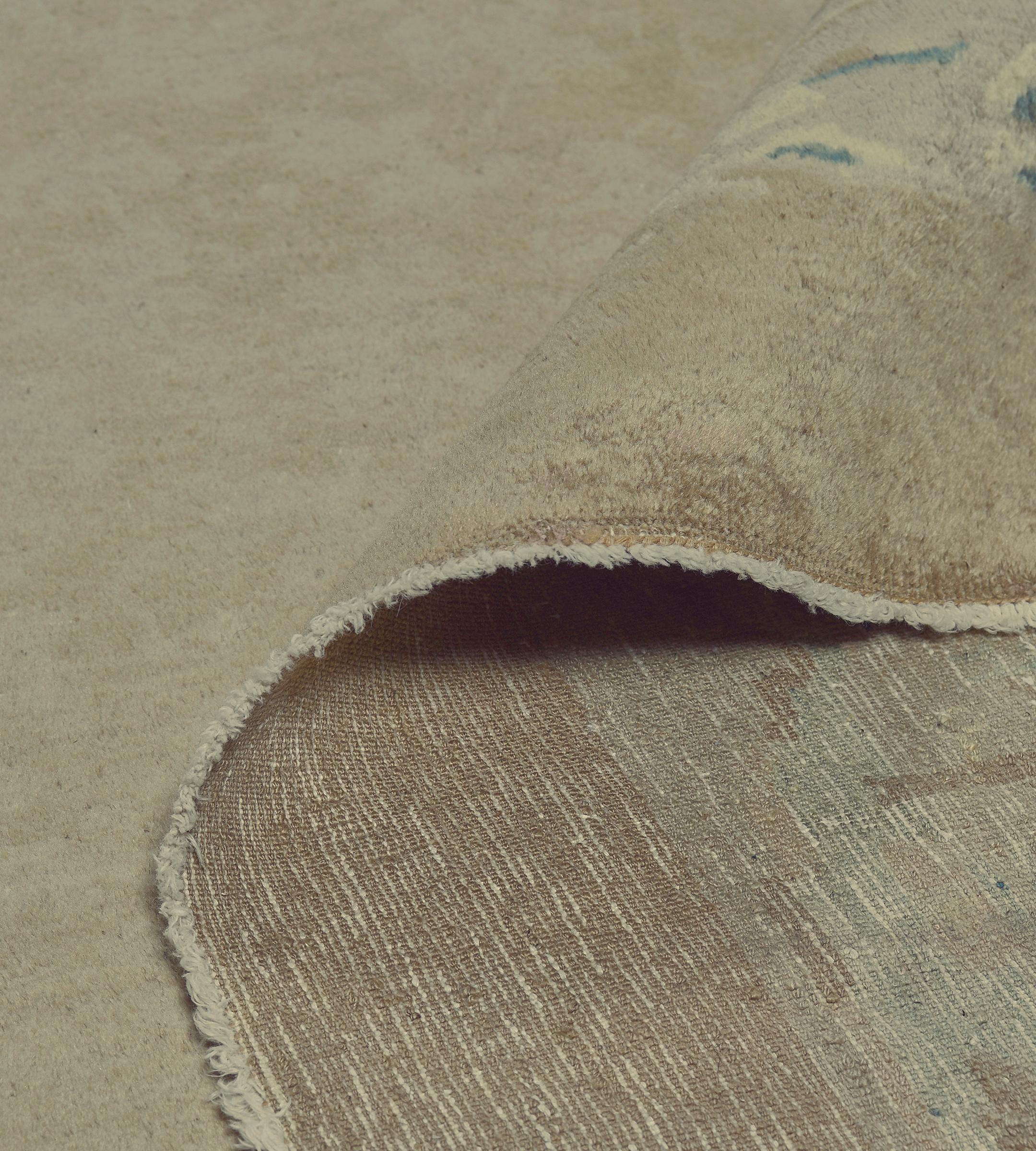 Early 20th Century Chinese Rug For Sale 6