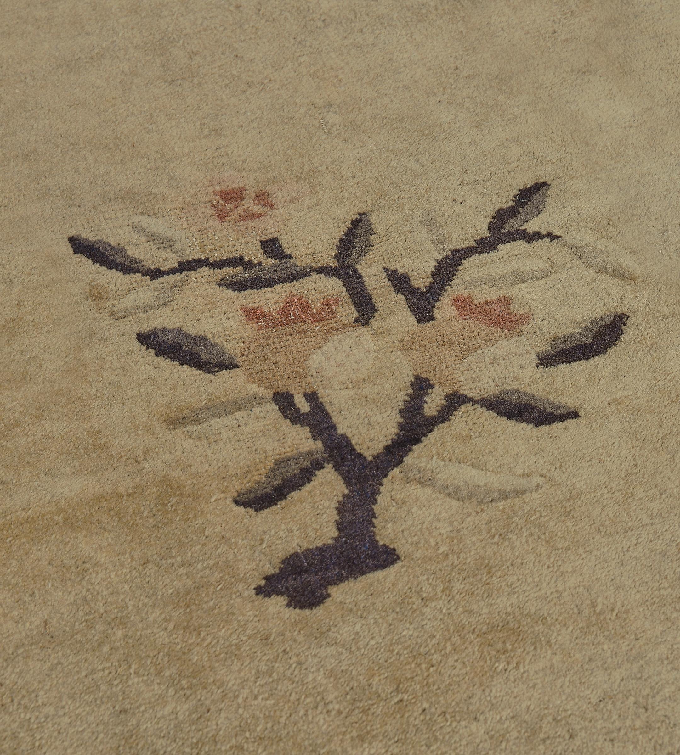 Early 20th Century Chinese Rug In Excellent Condition For Sale In West Hollywood, CA