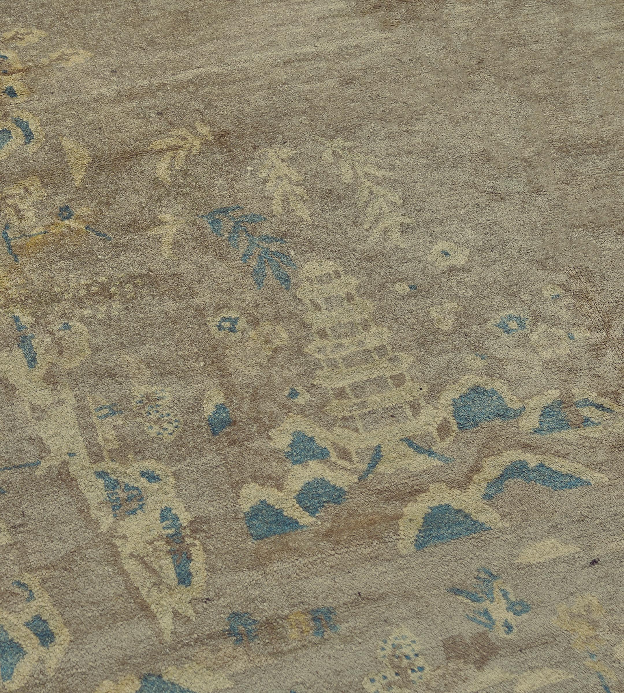 Early 20th Century Chinese Rug In Good Condition For Sale In West Hollywood, CA