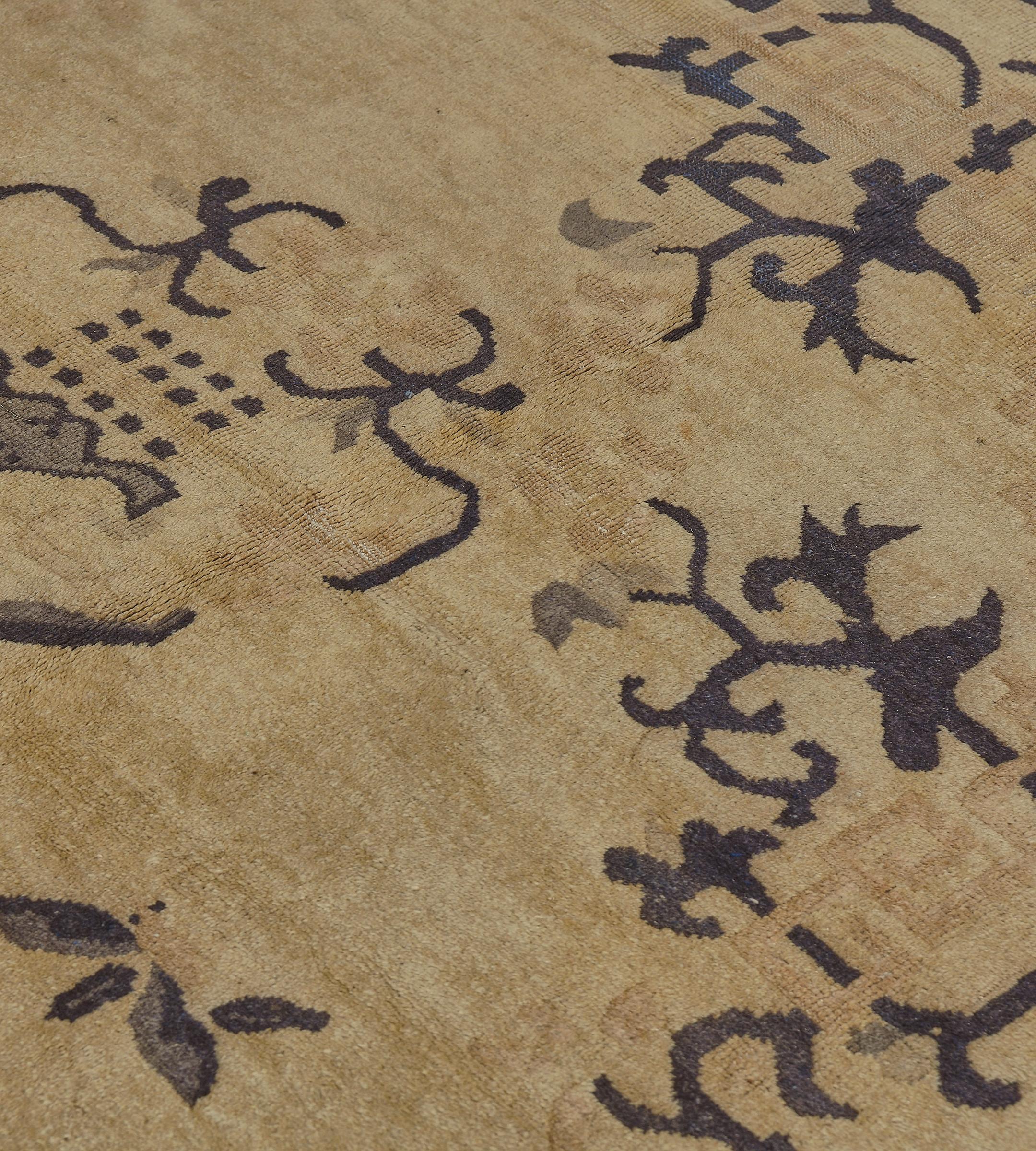 Early 20th Century Chinese Rug For Sale 1