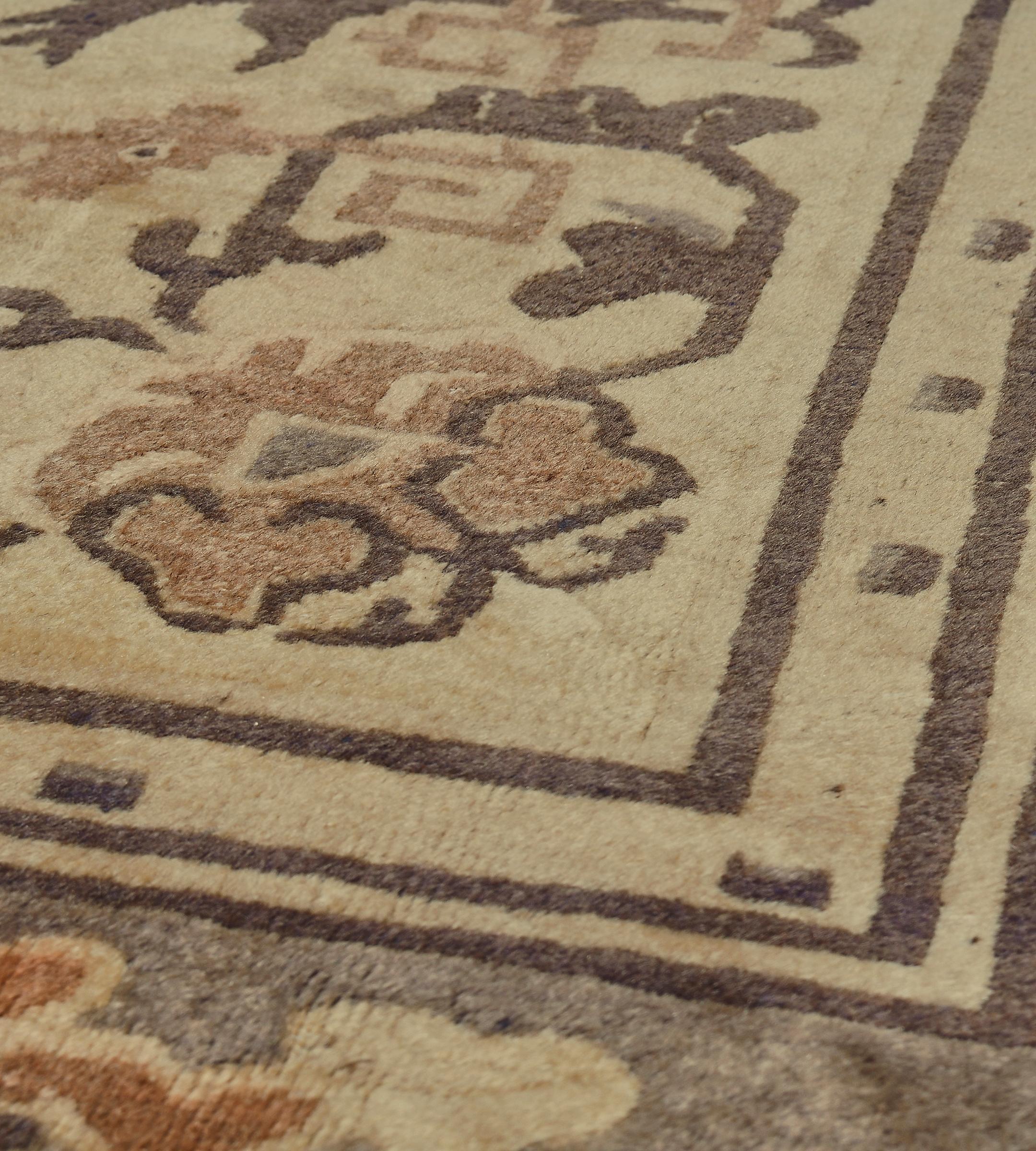 Early 20th Century Chinese Rug For Sale 3