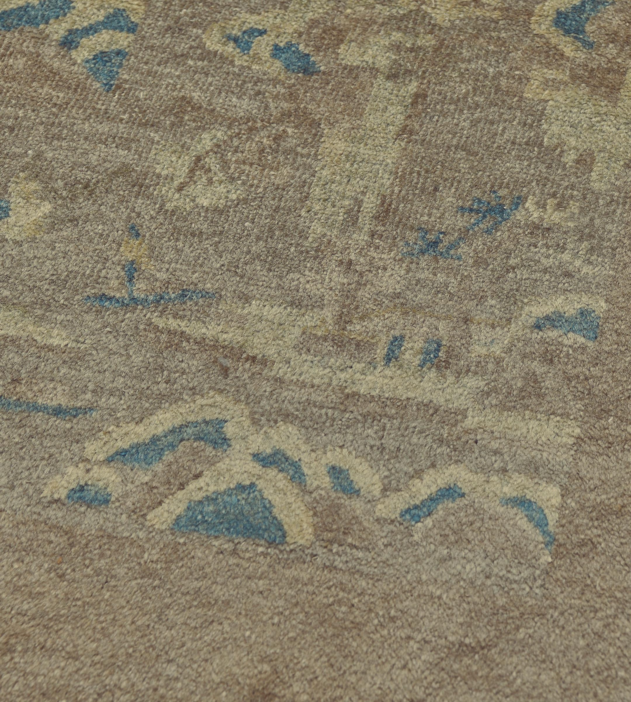 Early 20th Century Chinese Rug For Sale 3