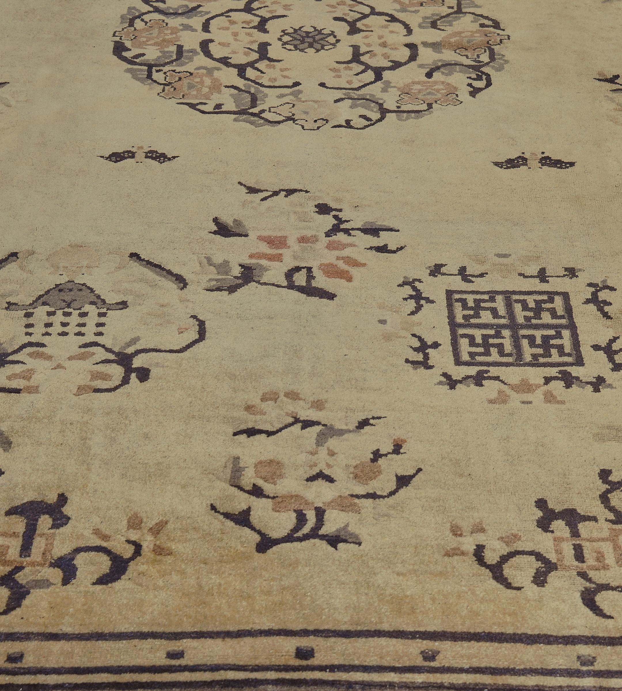 Early 20th Century Chinese Rug For Sale 4
