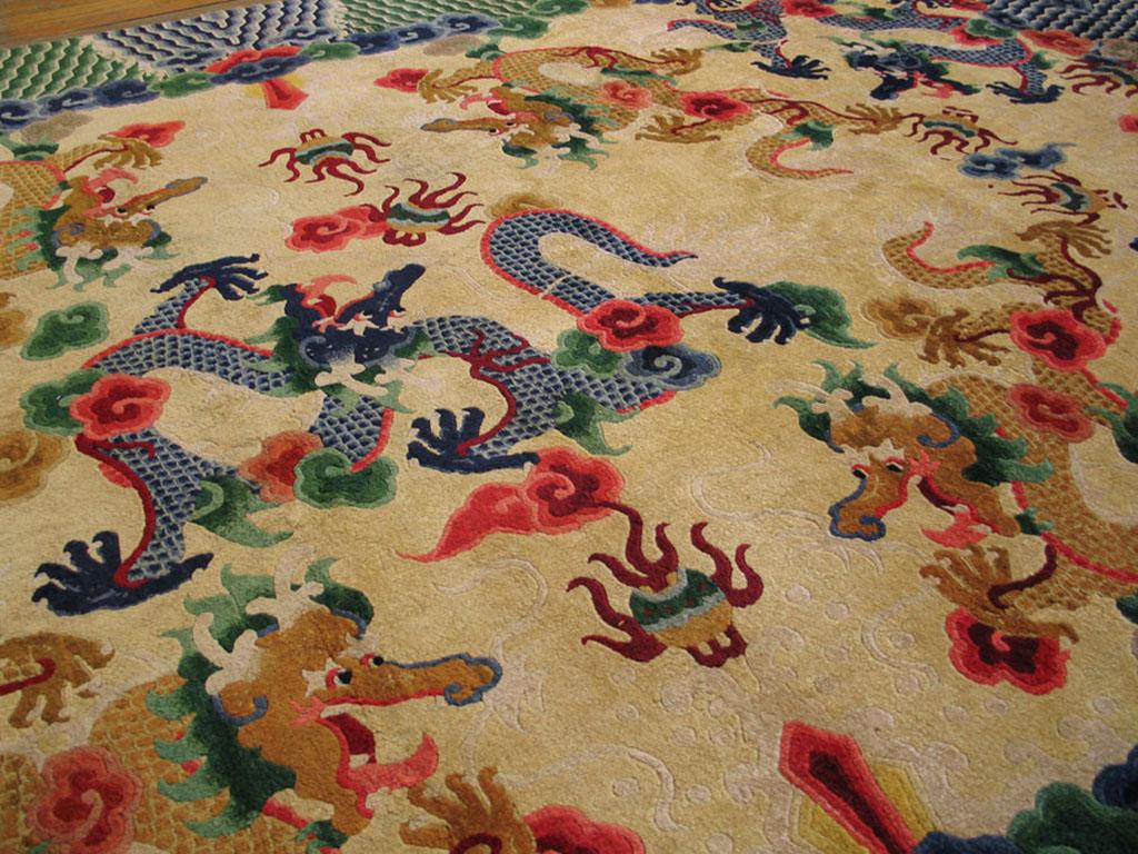 Early 20th Century Chinese Silk Dragon Carpet  In Good Condition For Sale In New York, NY