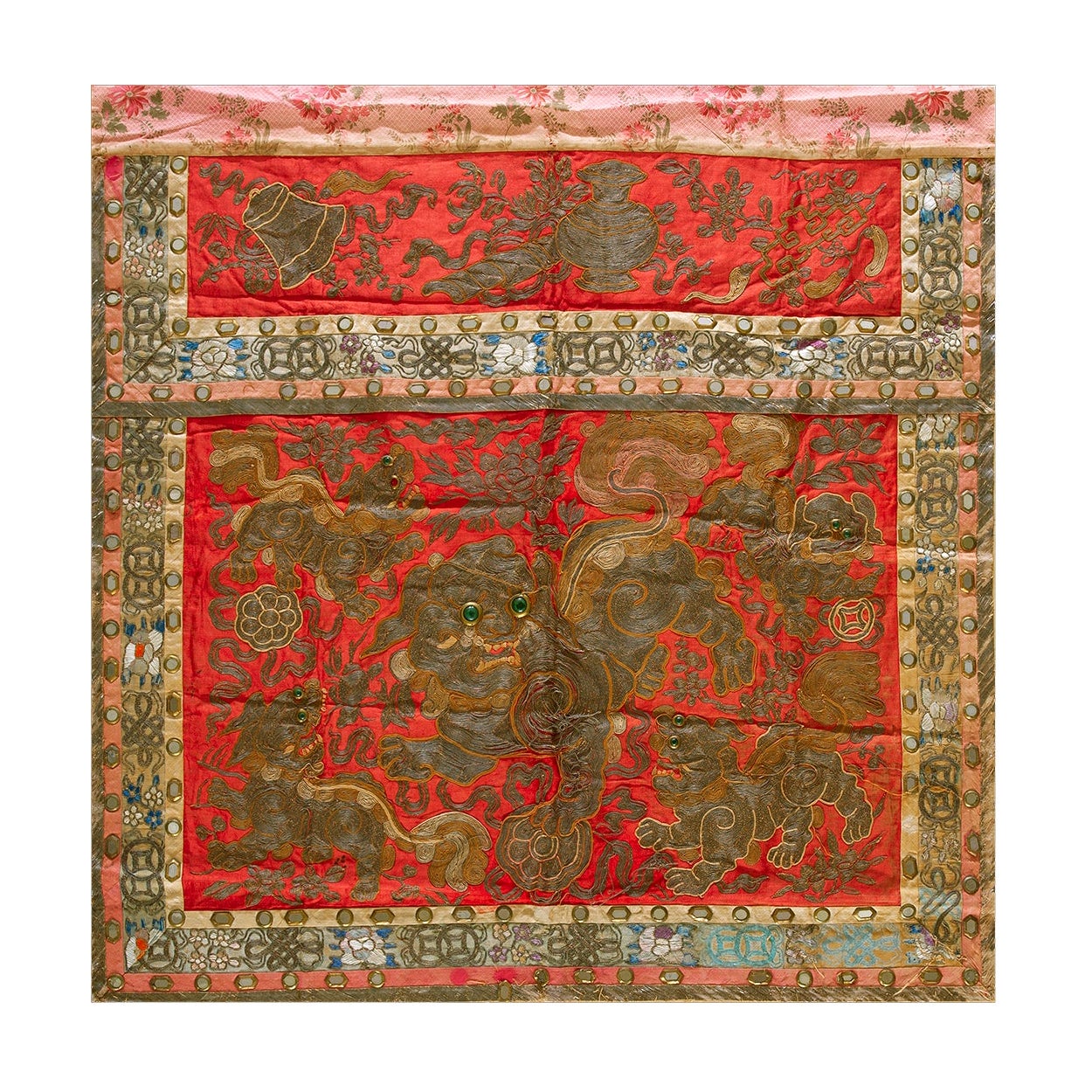 broderie chinoise en soie du début du XXe siècle (86 x 92 x 92 cm)