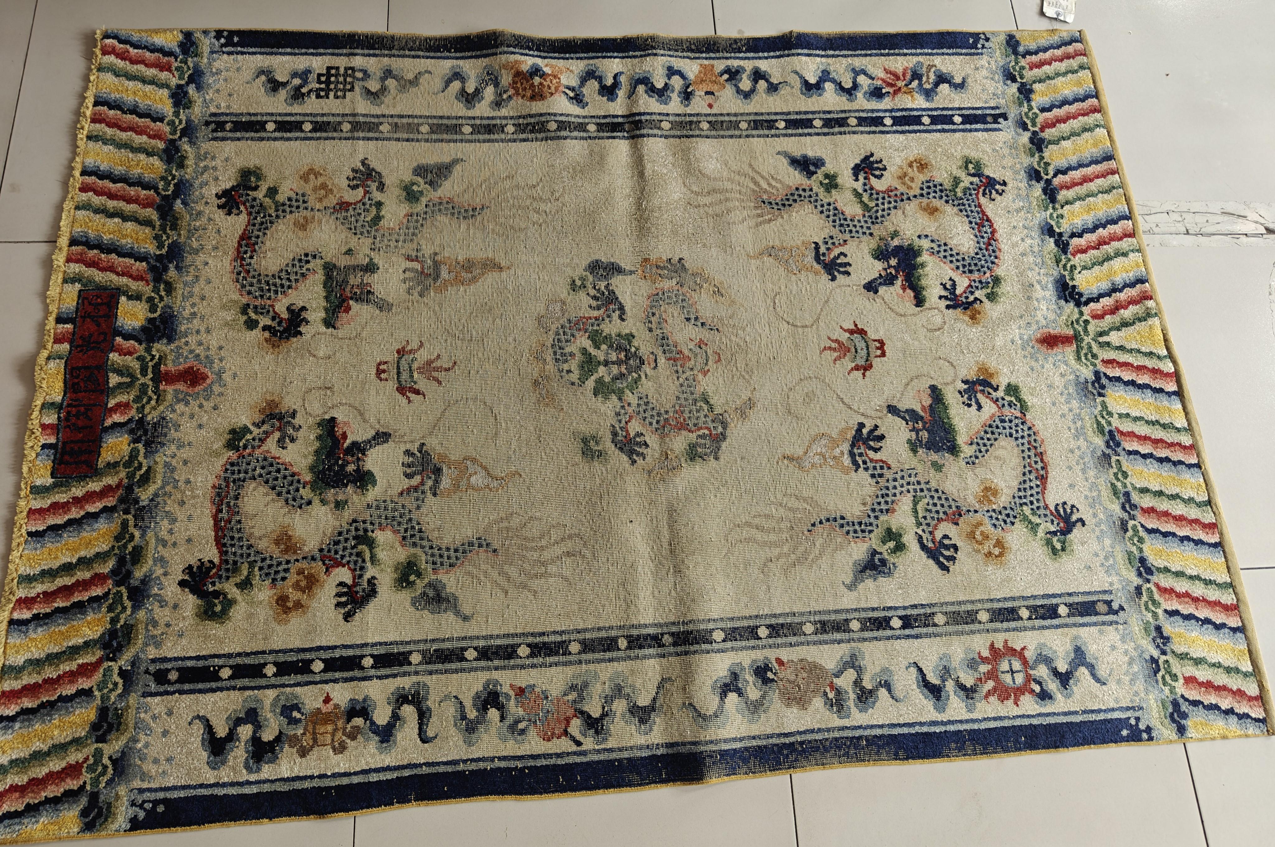 Early 20th Century Chinese Silk & Metallic Threads Carpet with Inscription  In Good Condition For Sale In New York, NY