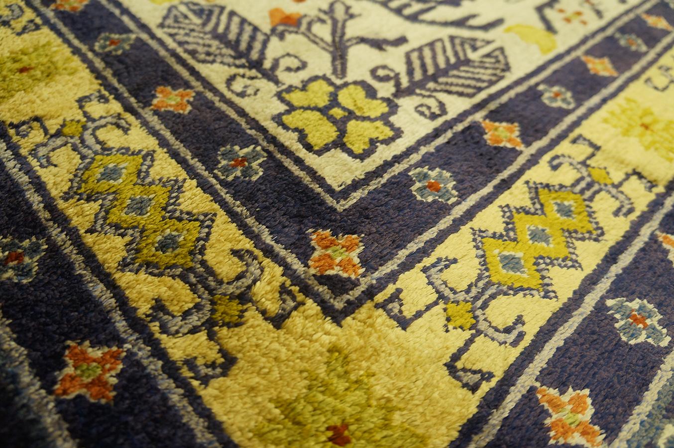 Early 20th Century Chinese Silk Rug ( 3'10'' x 6' - 117 x 183 ) For Sale 4