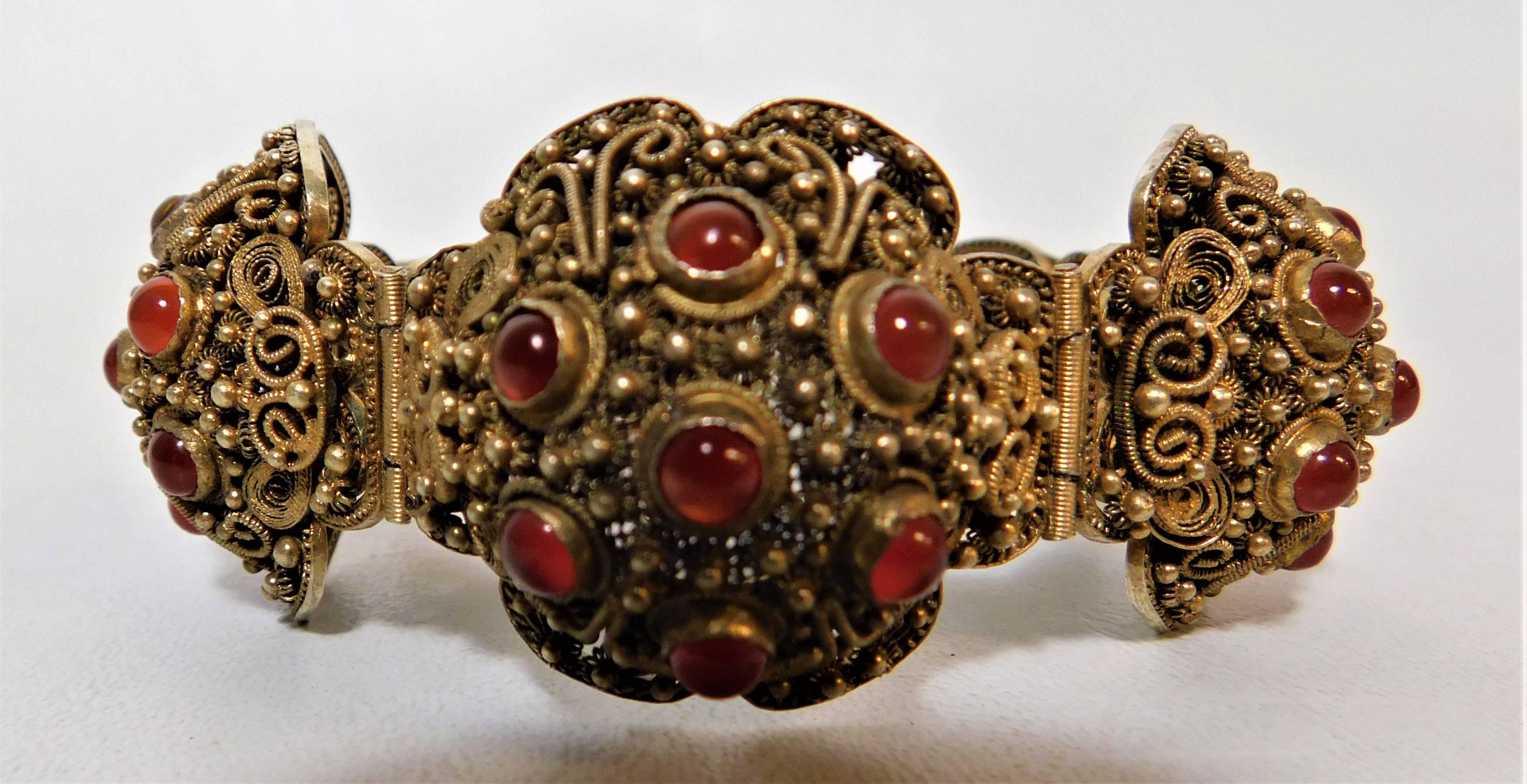 Early 20th Century Chinese Silver Gold Gilt Bracelet with 26 Carnelian Stones For Sale 3
