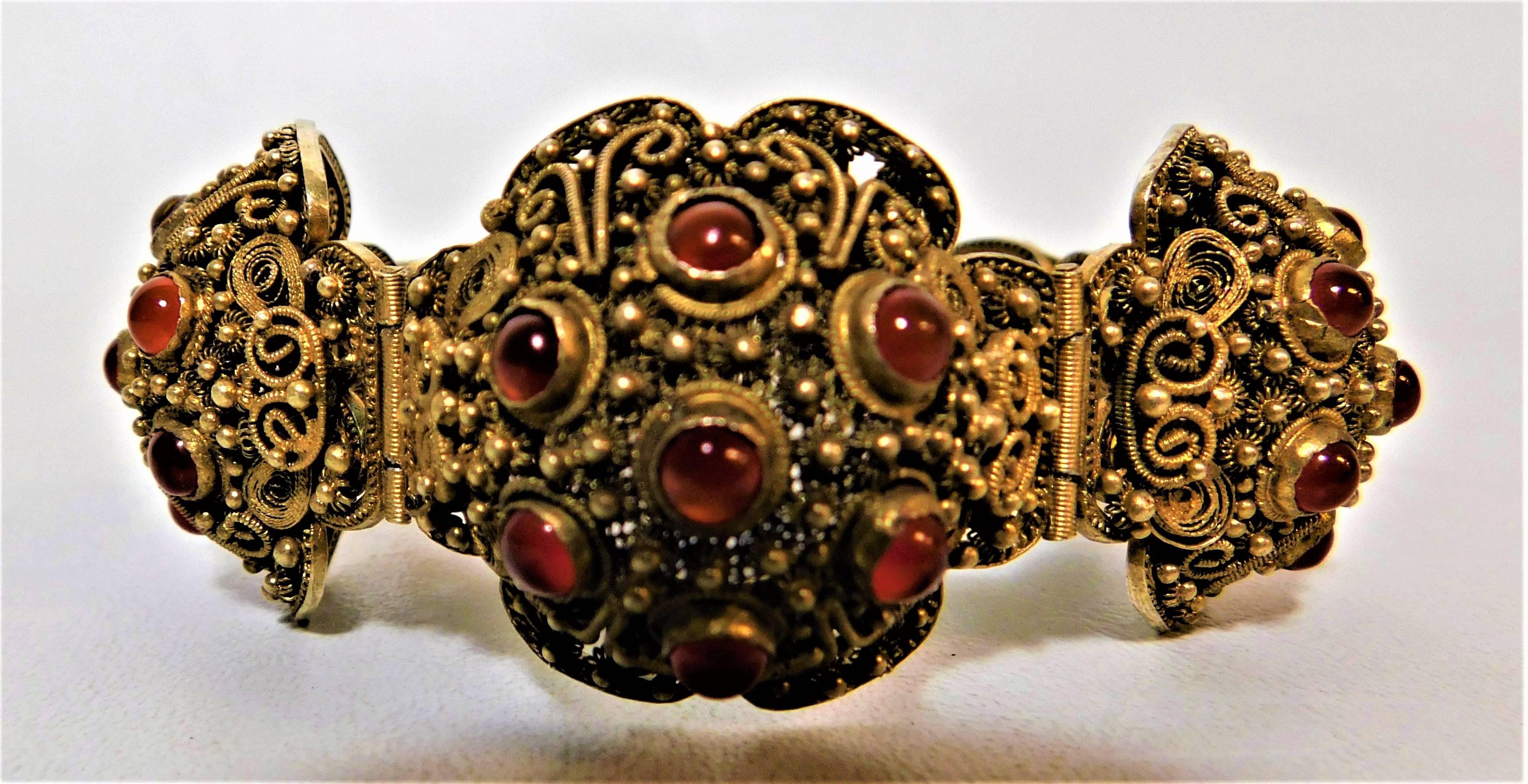 Early 20th Century Chinese Silver Gold Gilt Bracelet with 26 Carnelian Stones For Sale 4