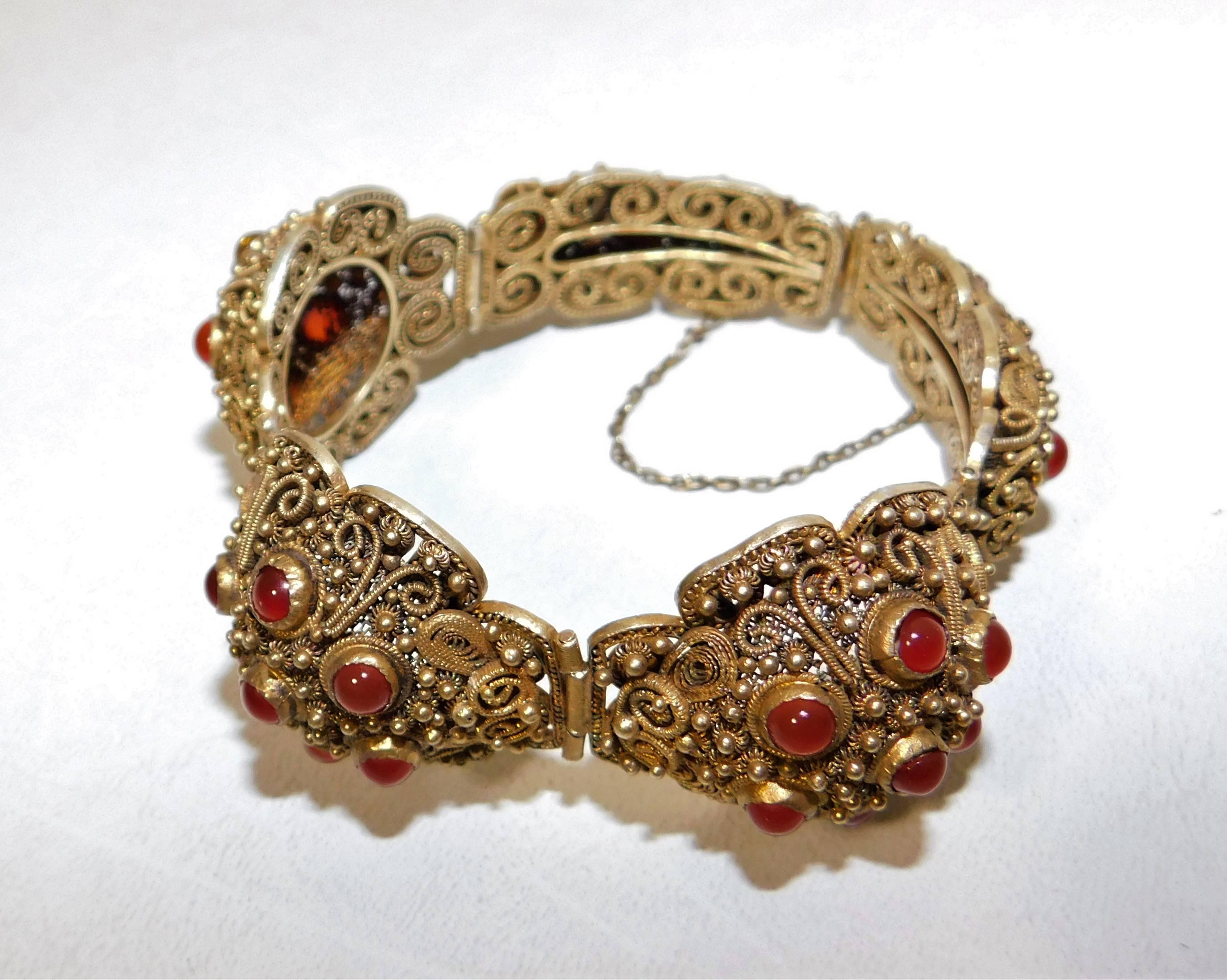 Early 20th Century Chinese Silver Gold Gilt Bracelet with 26 Carnelian Stones For Sale 5