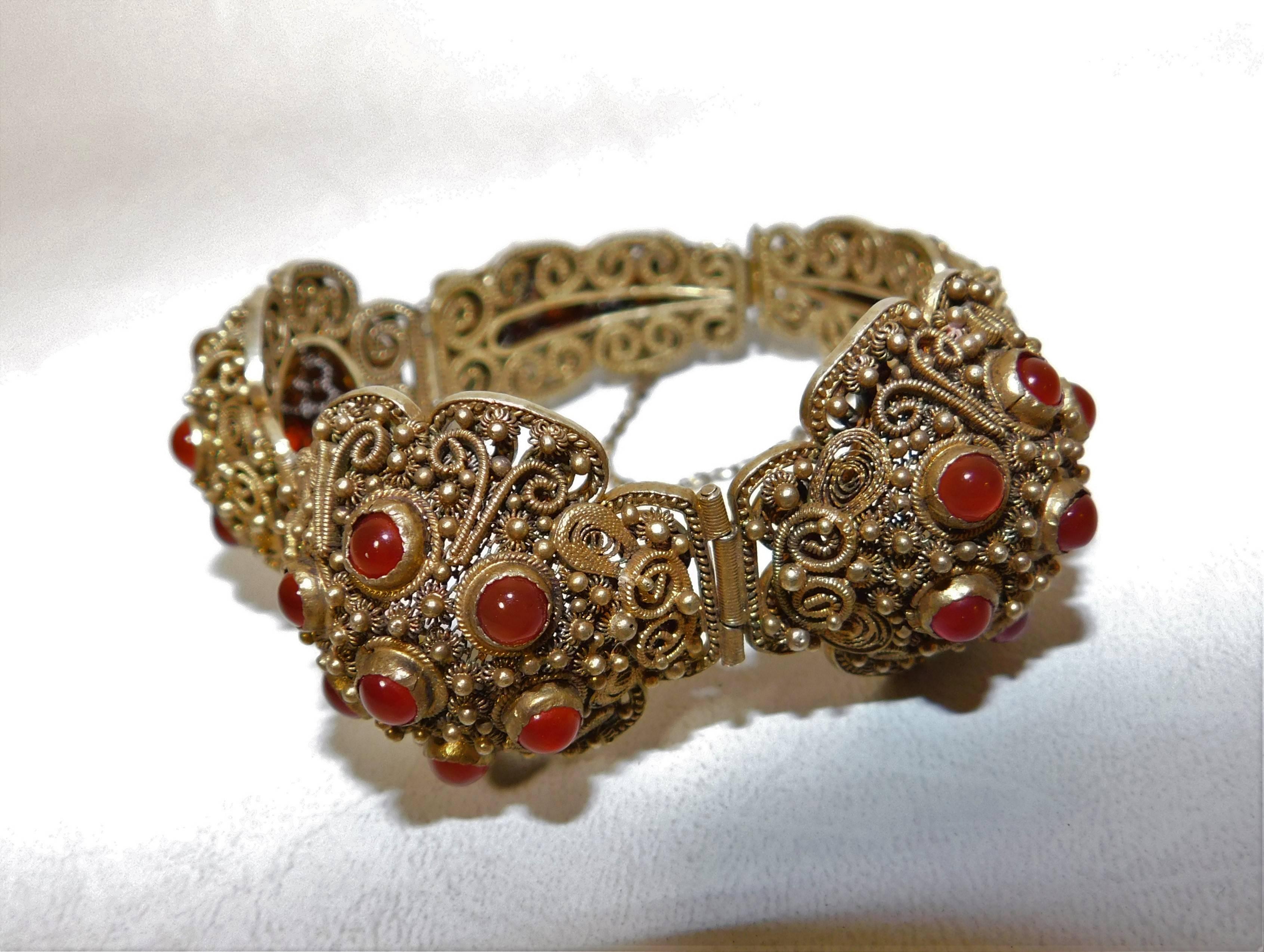 Early 20th Century Chinese Silver Gold Gilt Bracelet with 26 Carnelian Stones For Sale 6