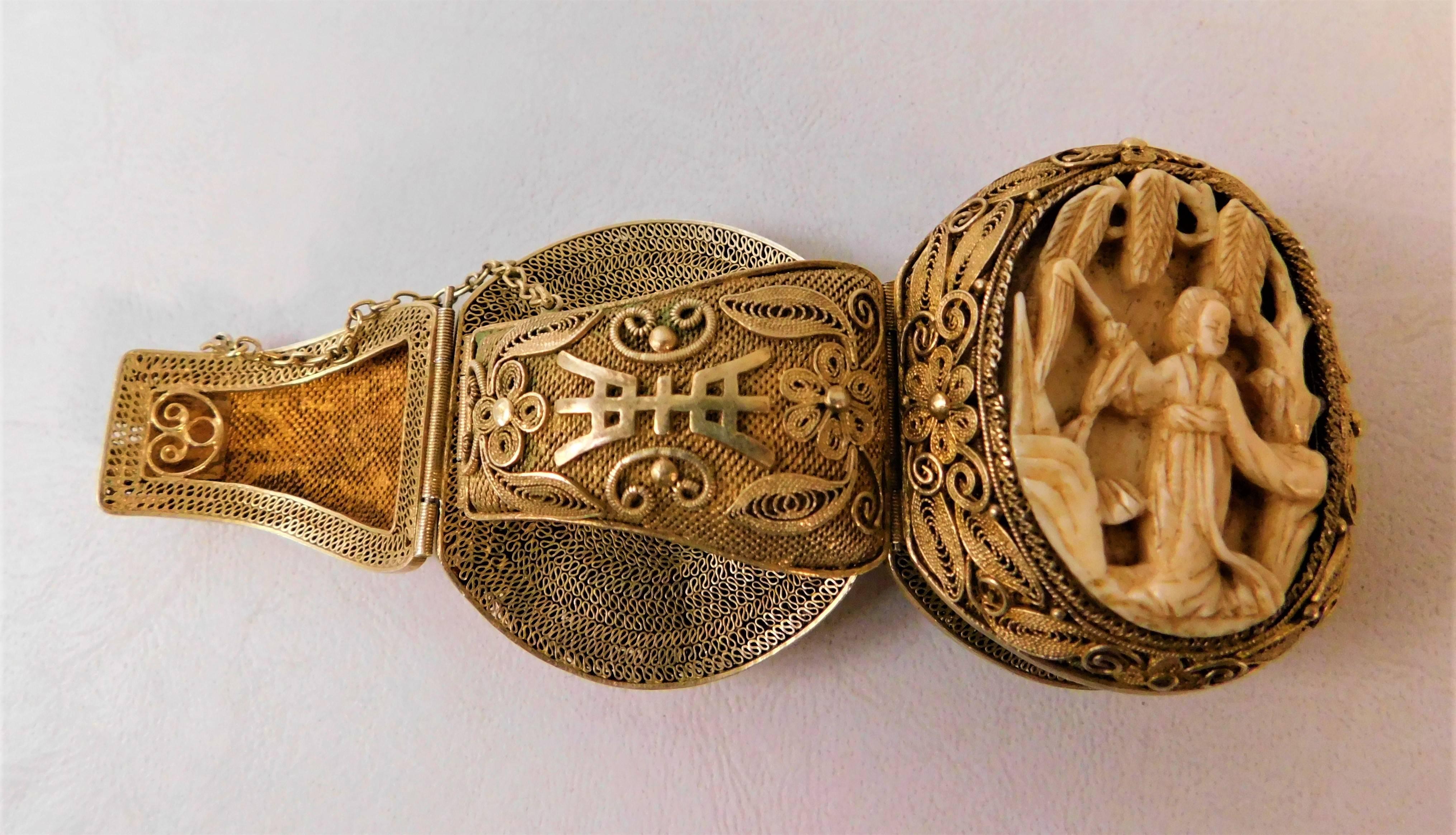 Early 20th Century Chinese Silver with Gold Gilding Bone Bracelet In Excellent Condition For Sale In Hamilton, Ontario