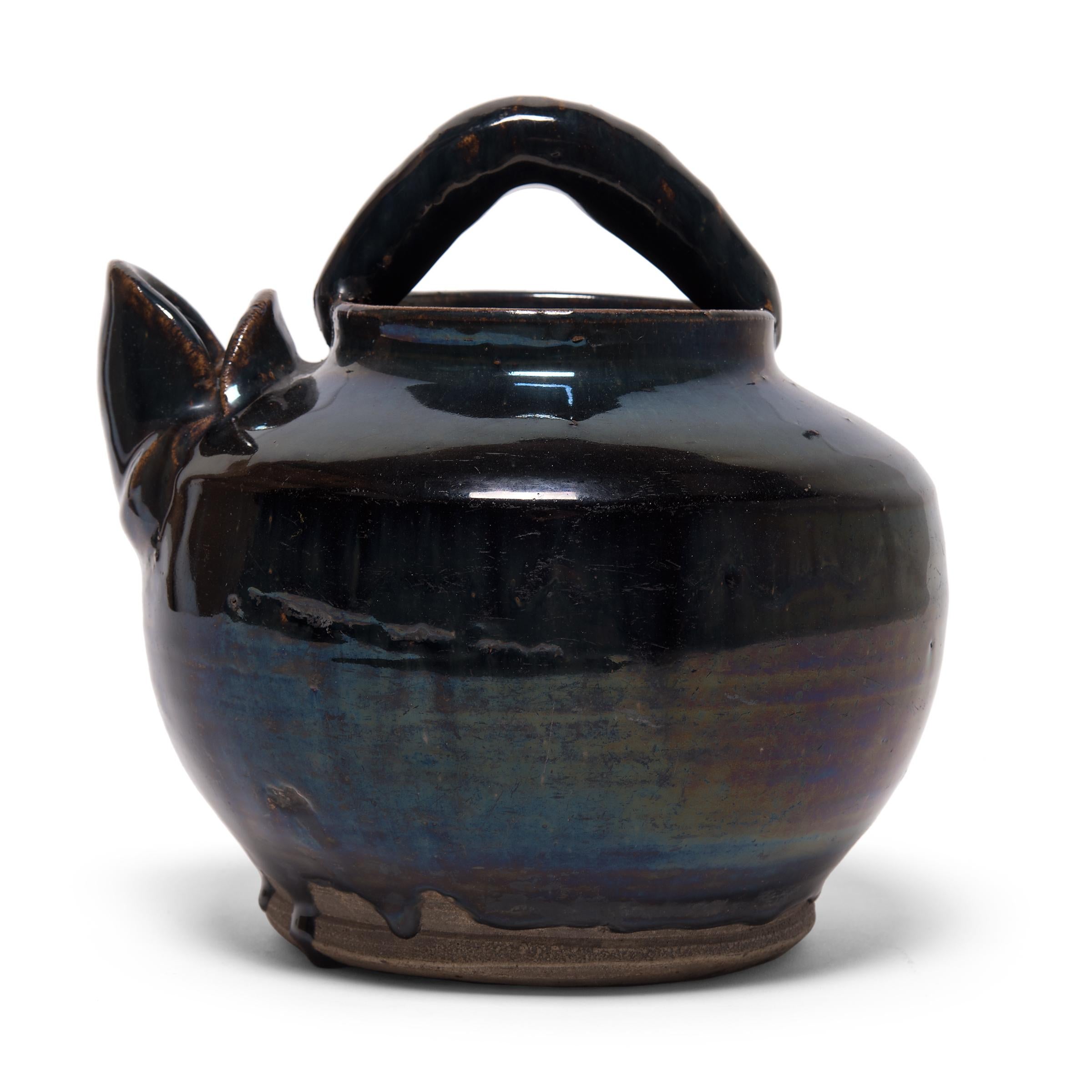 Qing Early 20th Century Chinese Spouted Wine Vessel