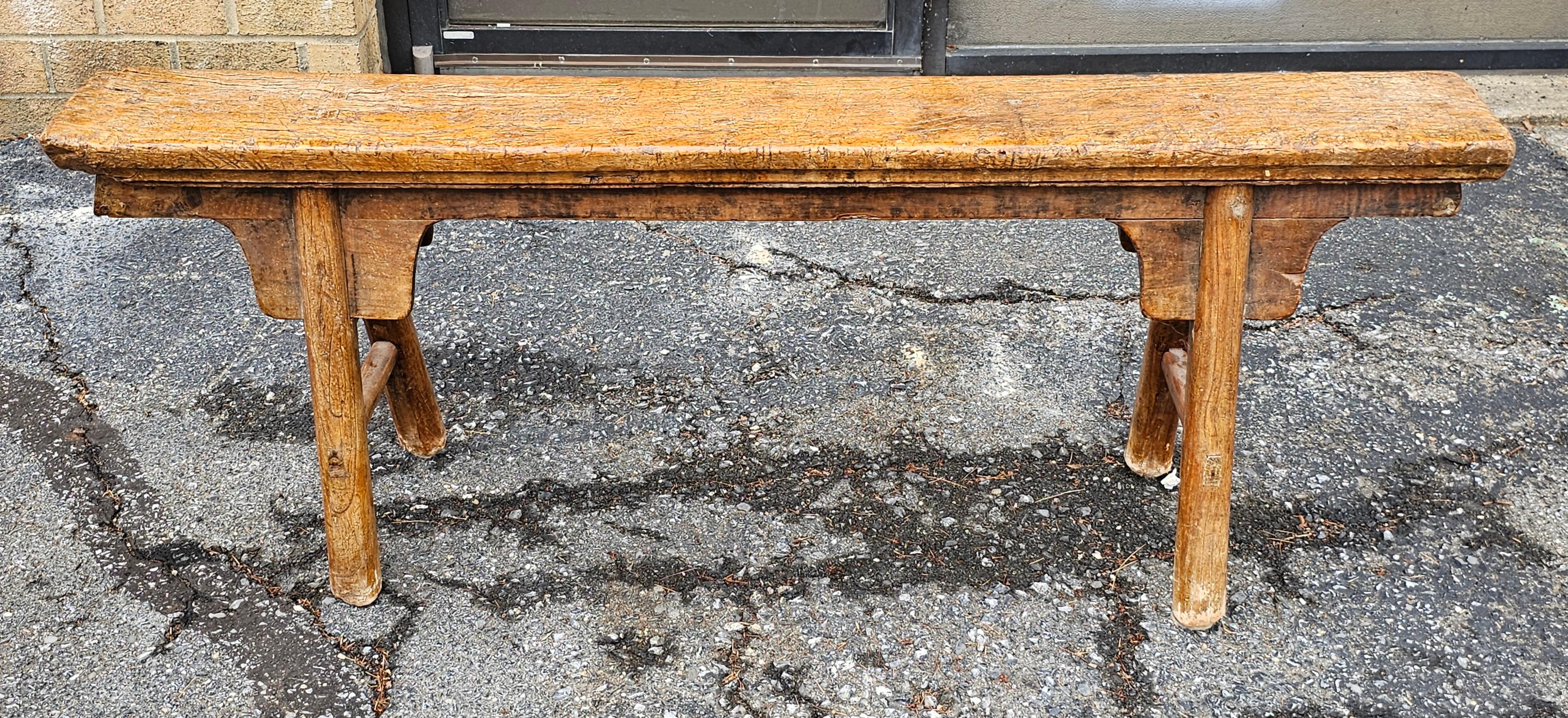 Banc maigre en bois d'orme de style chinois du début du 20e siècle
Mesure 54