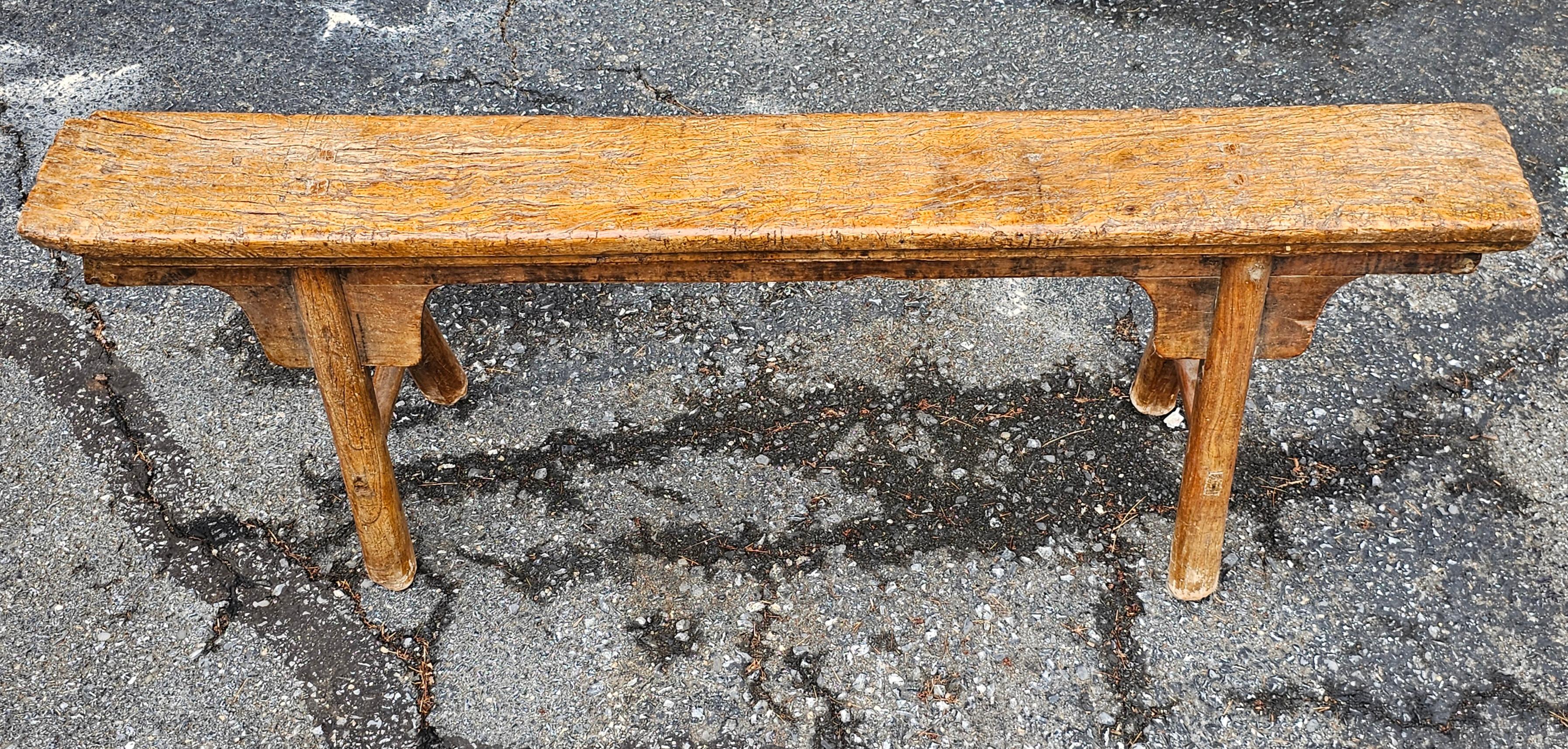 Exportation chinoise Banc maigre en bois d'orme de style chinois du début du 20e siècle en vente