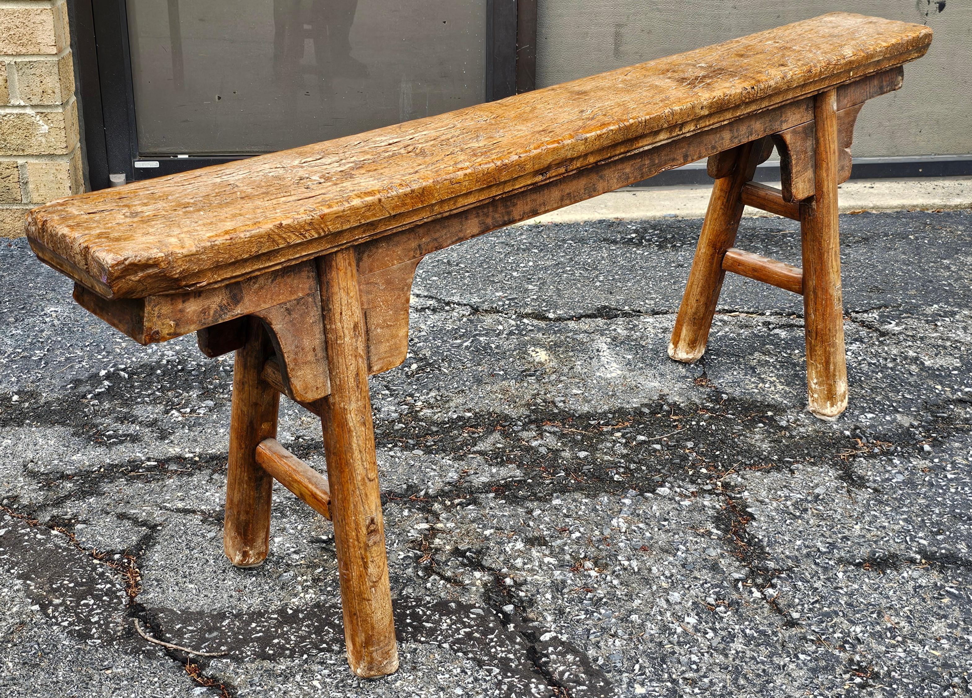 Inconnu Banc maigre en bois d'orme de style chinois du début du 20e siècle en vente