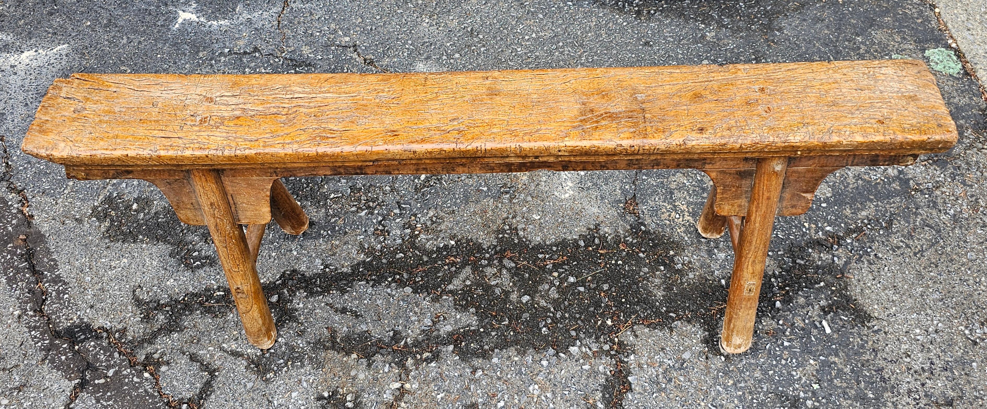 Banc maigre en bois d'orme de style chinois du début du 20e siècle Bon état - En vente à Germantown, MD